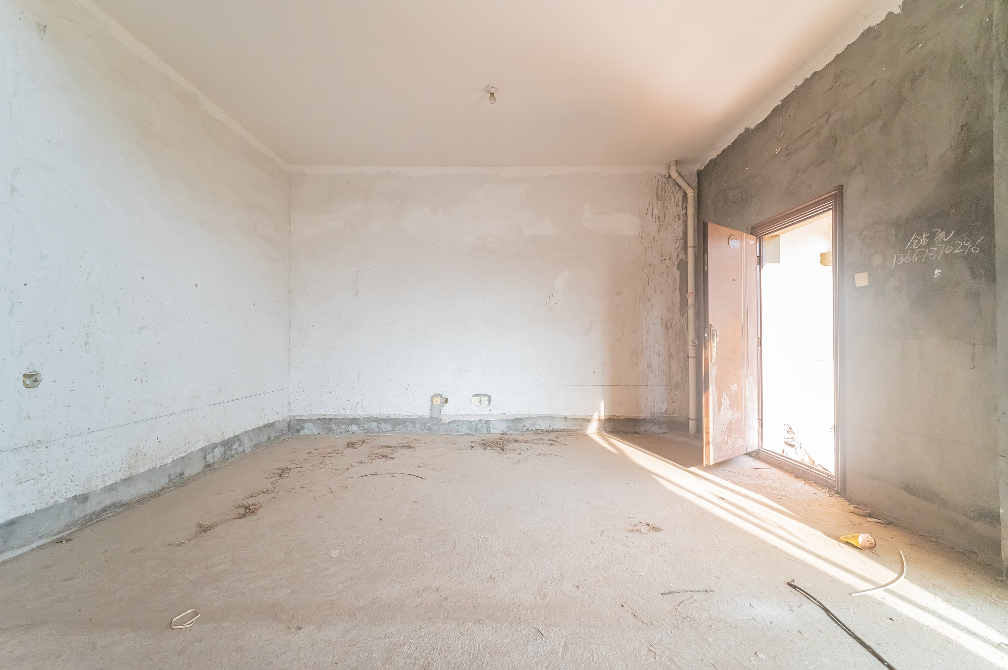 鹏基诺亚山林 5室3厅3卫 395.0万 鹏基诺亚山林 5室3厅3卫 395.0万客厅