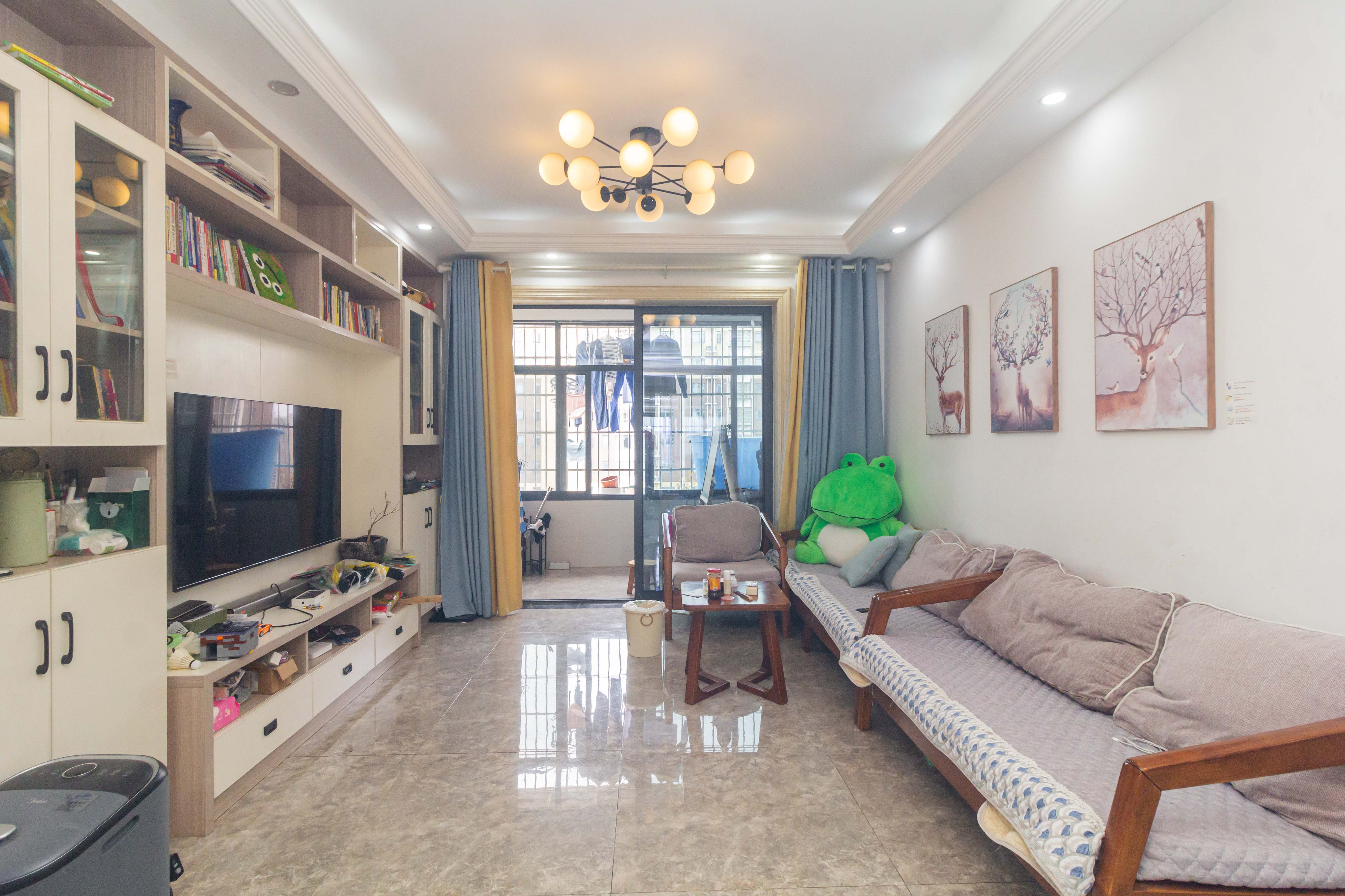 中国铁建国际城二期 3室2厅1卫 78.0万 中国铁建国际城二期 3室2厅1卫 78.0万客厅