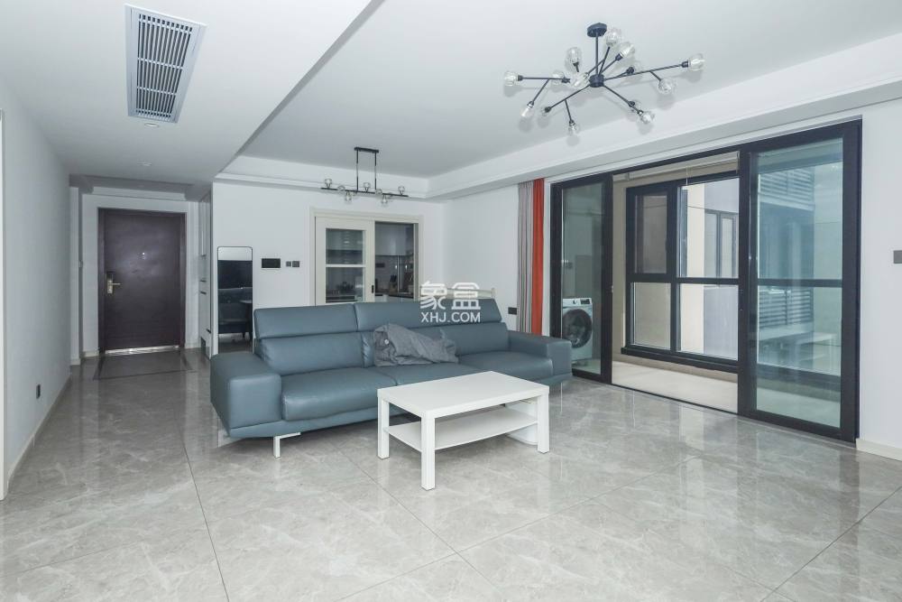 万科金色梦想A区  4室2厅2卫    155.0万