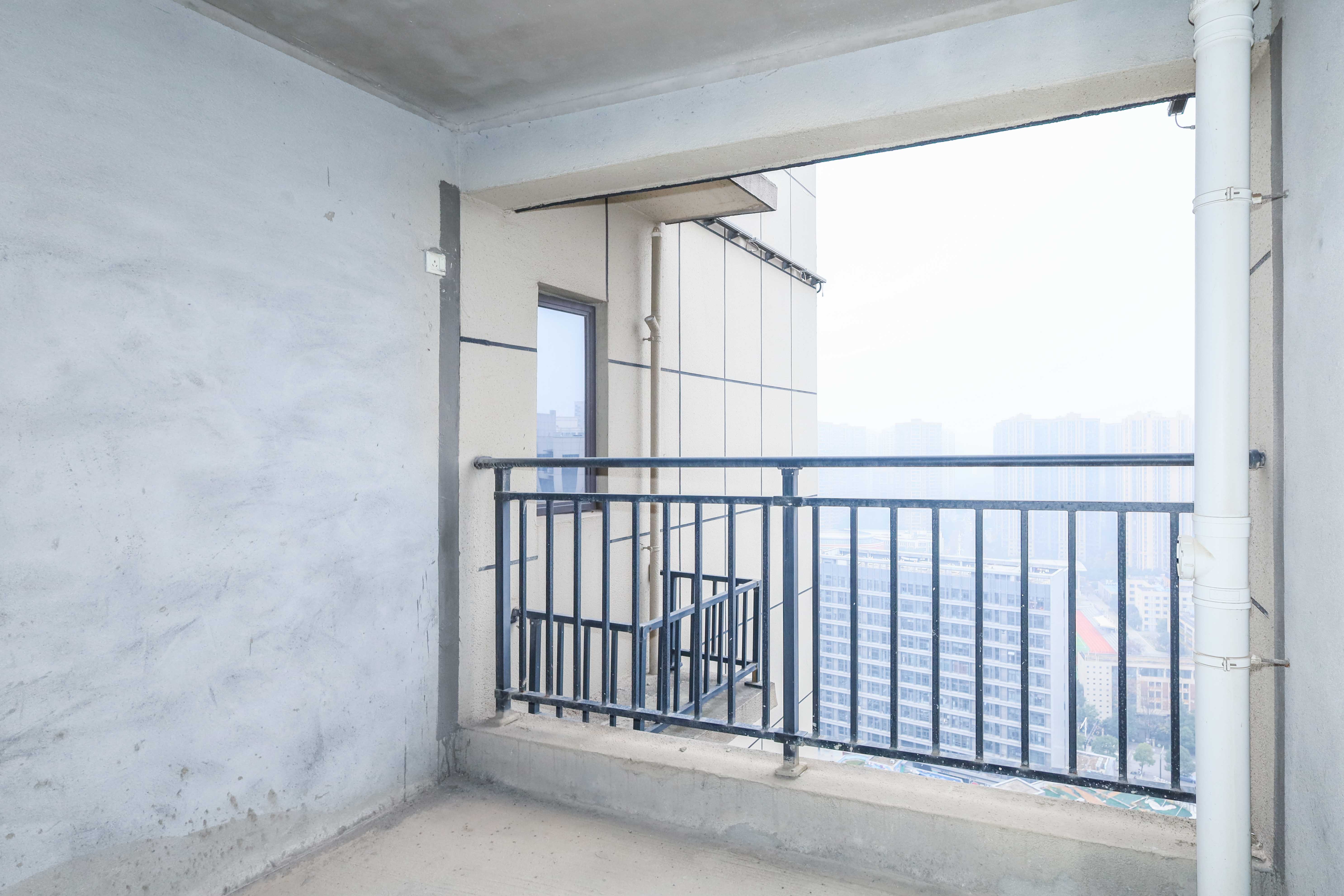 中国铁建梅溪青秀二期  4室2厅2卫   126.00万卧室