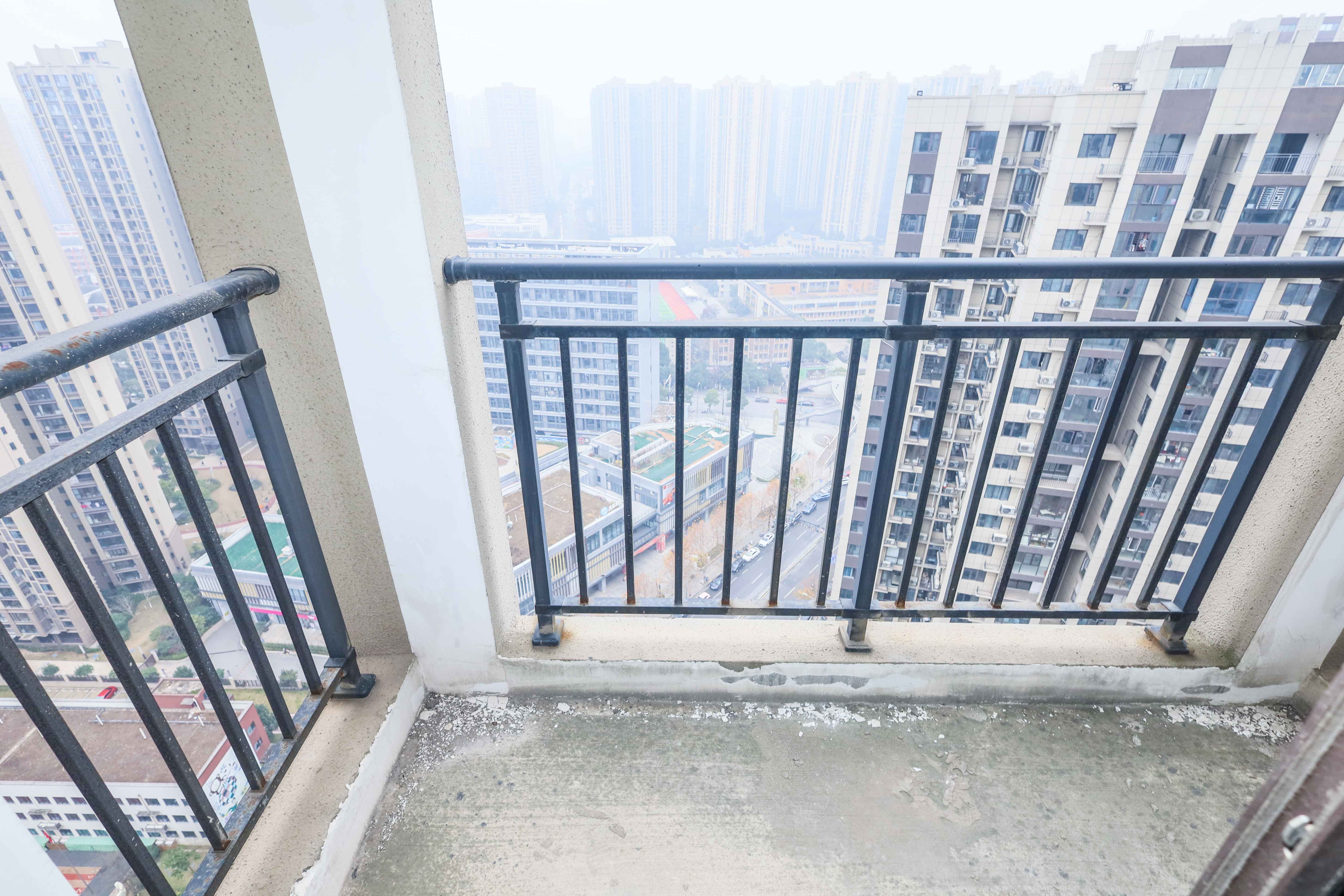 中国铁建梅溪青秀二期  4室2厅2卫   126.00万阳台