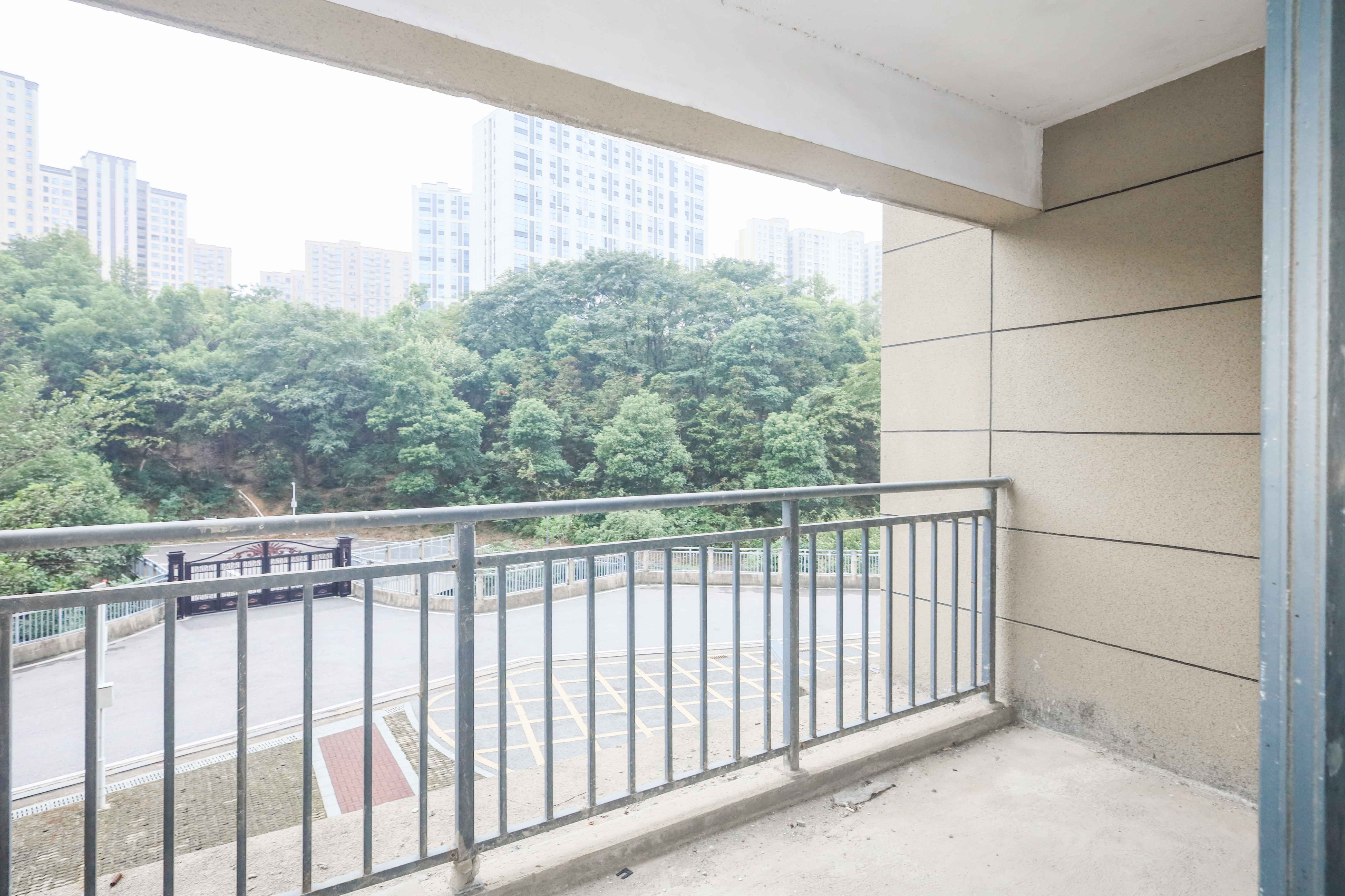 骑龙大街（骑龙苑）  3室2厅1卫   78.60万阳台