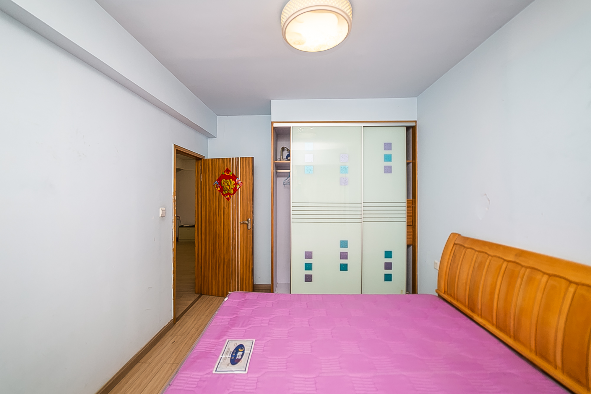 欧园  3室2厅2卫   95.00万卧室