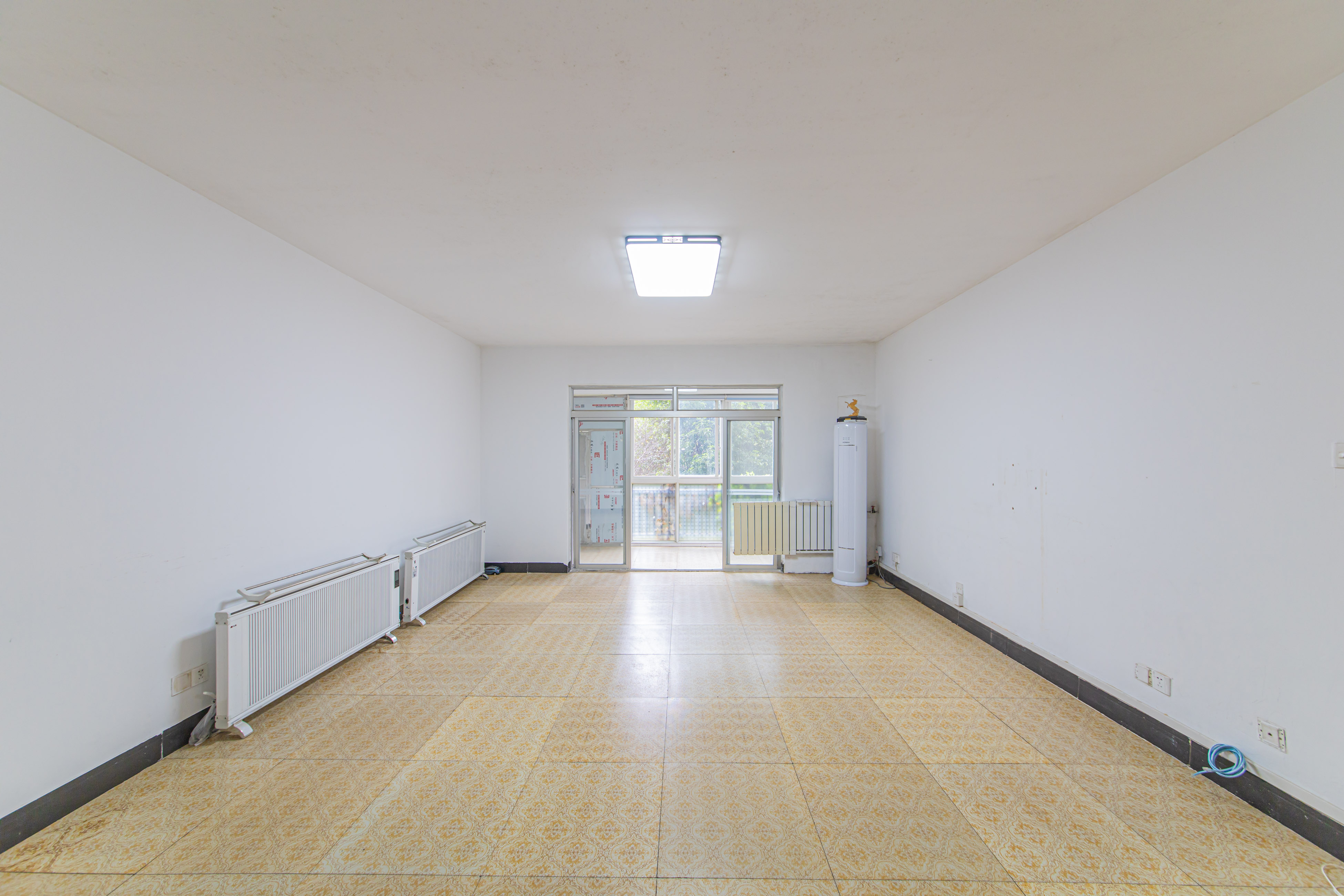 九峰小区（一二三四区）  4室2厅2卫   235.00万客厅