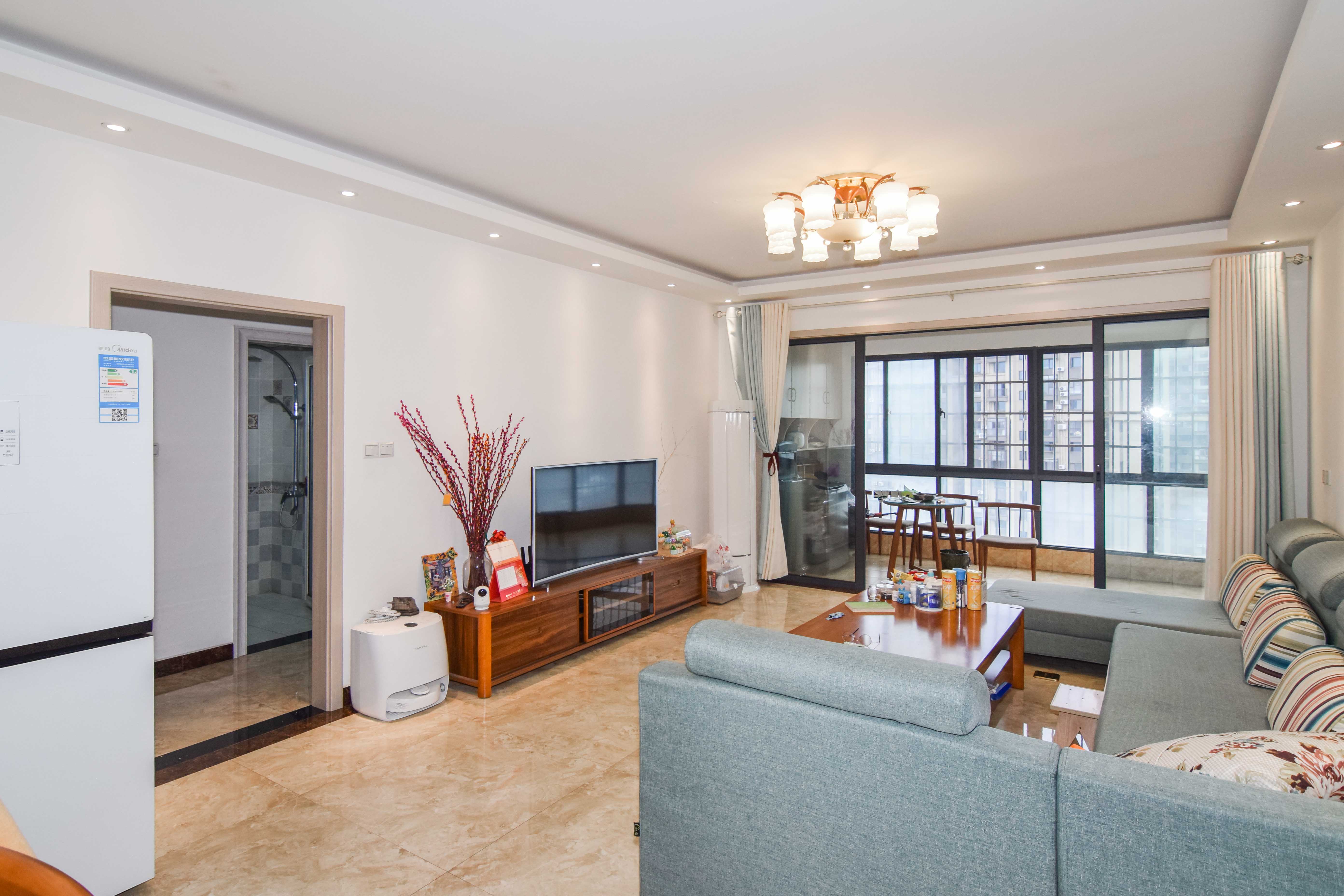 勤诚达新界 3室2厅2卫 110.0万 勤诚达新界 3室2厅2卫 110.0万客厅