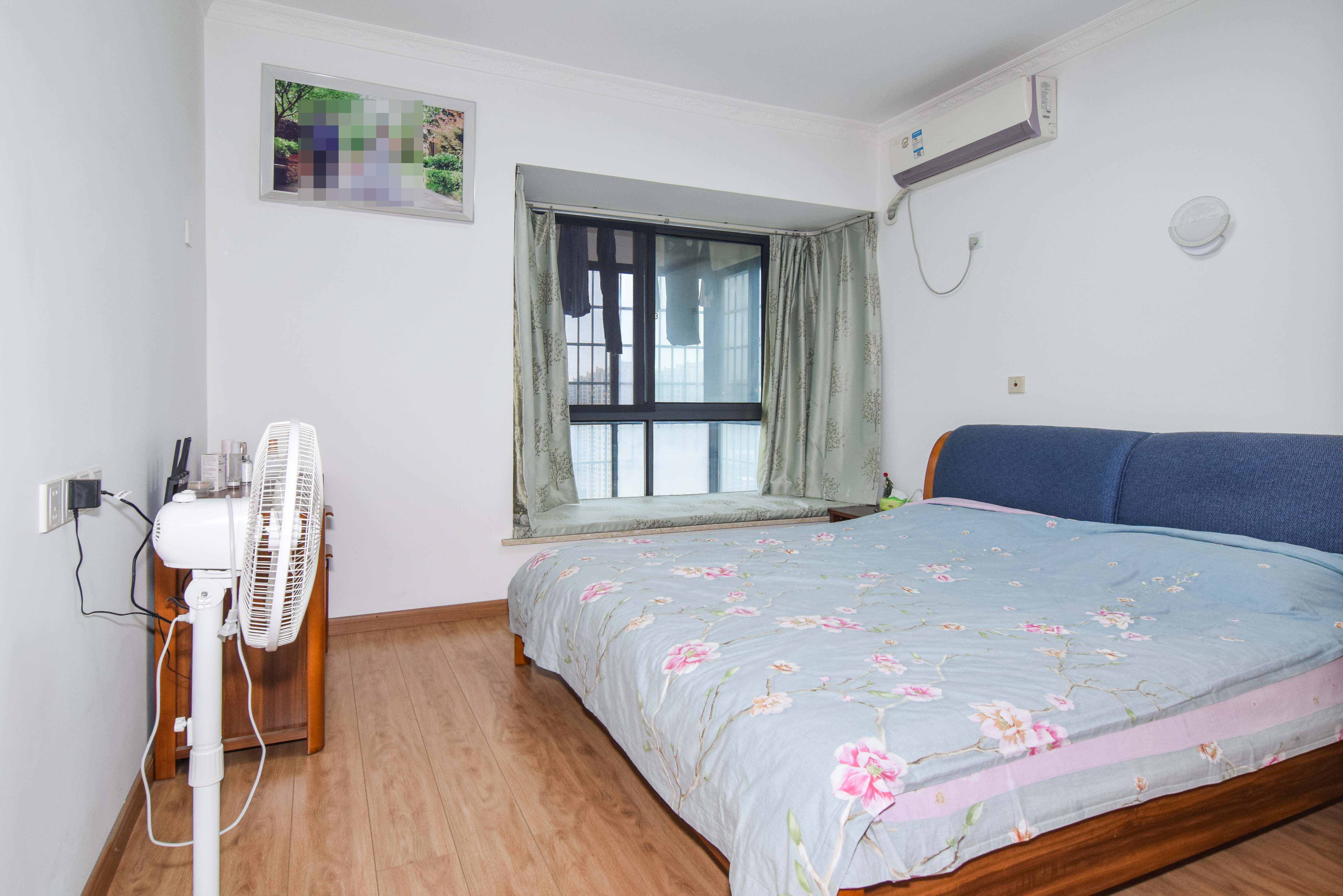 勤诚达新界 3室2厅2卫 110.0万 勤诚达新界 3室2厅2卫 110.0万卧室