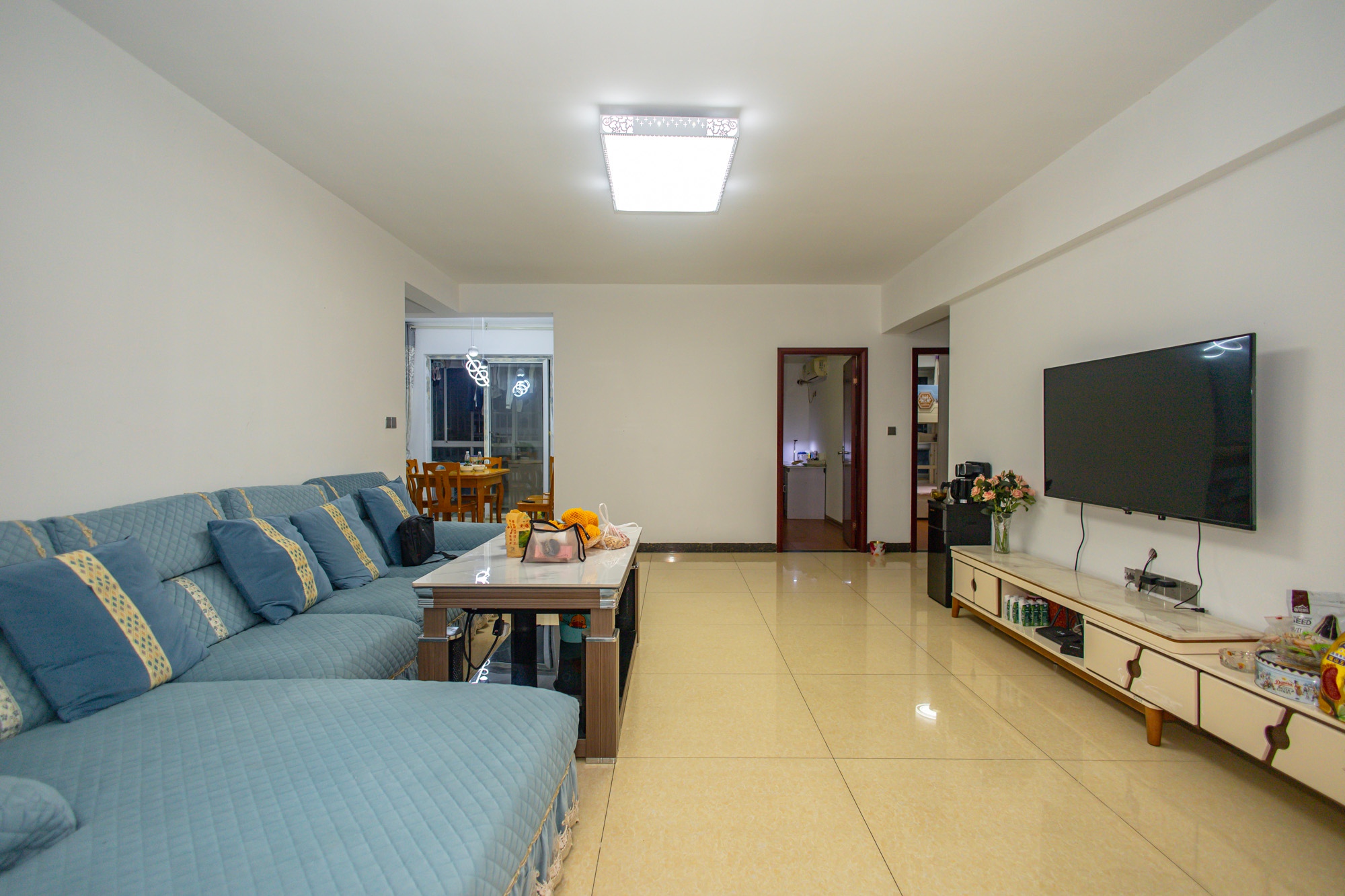 彩都公寓 3室2厅1卫 76.00万 彩都公寓 3室2厅1卫 76.00万客厅