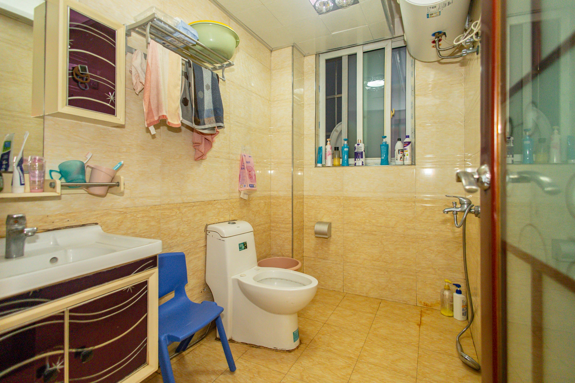 彩都公寓 3室2厅1卫 76.00万 彩都公寓 3室2厅1卫 76.00万卫生间