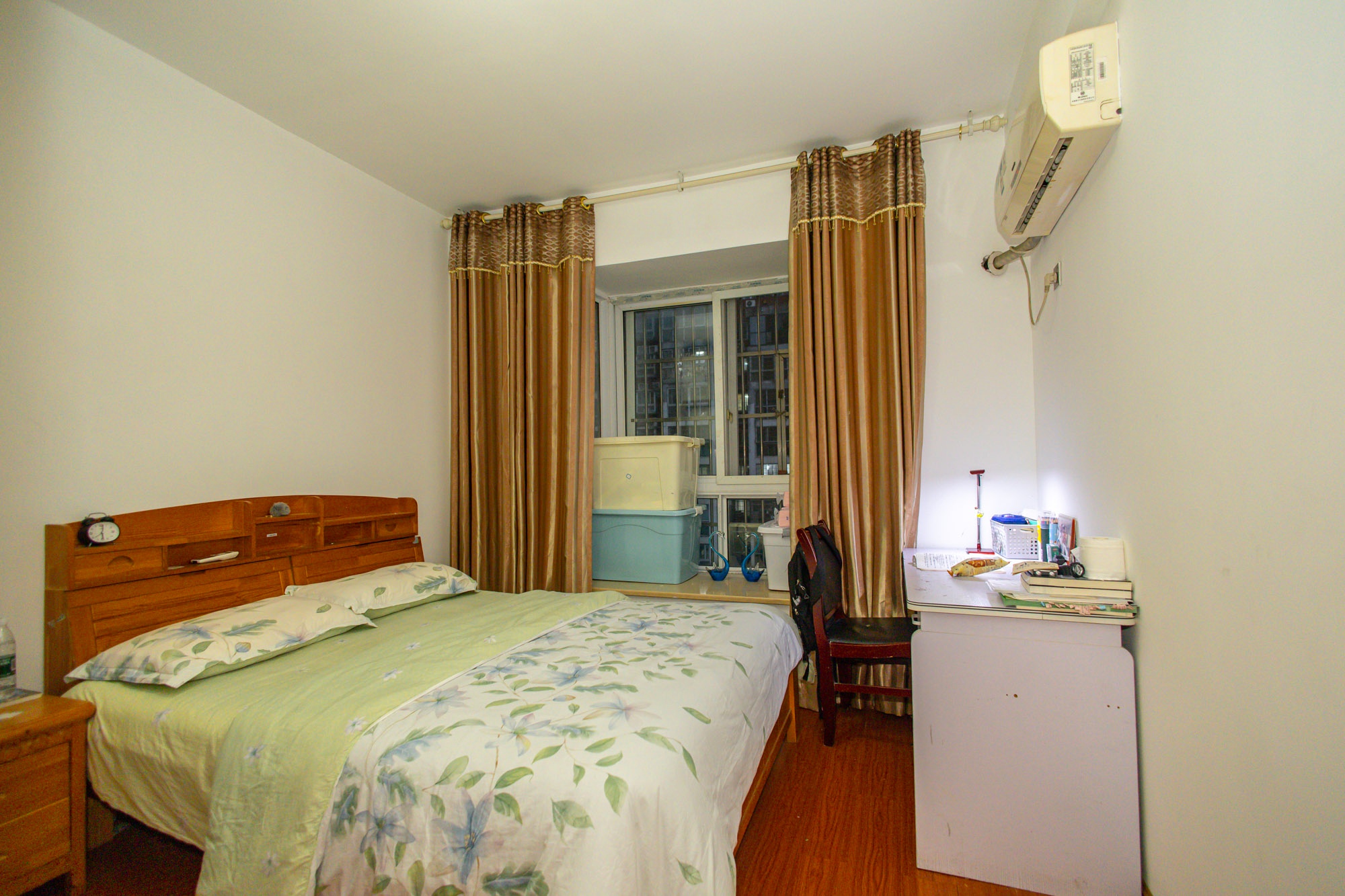 彩都公寓 3室2厅1卫 76.00万 彩都公寓 3室2厅1卫 76.00万卧室