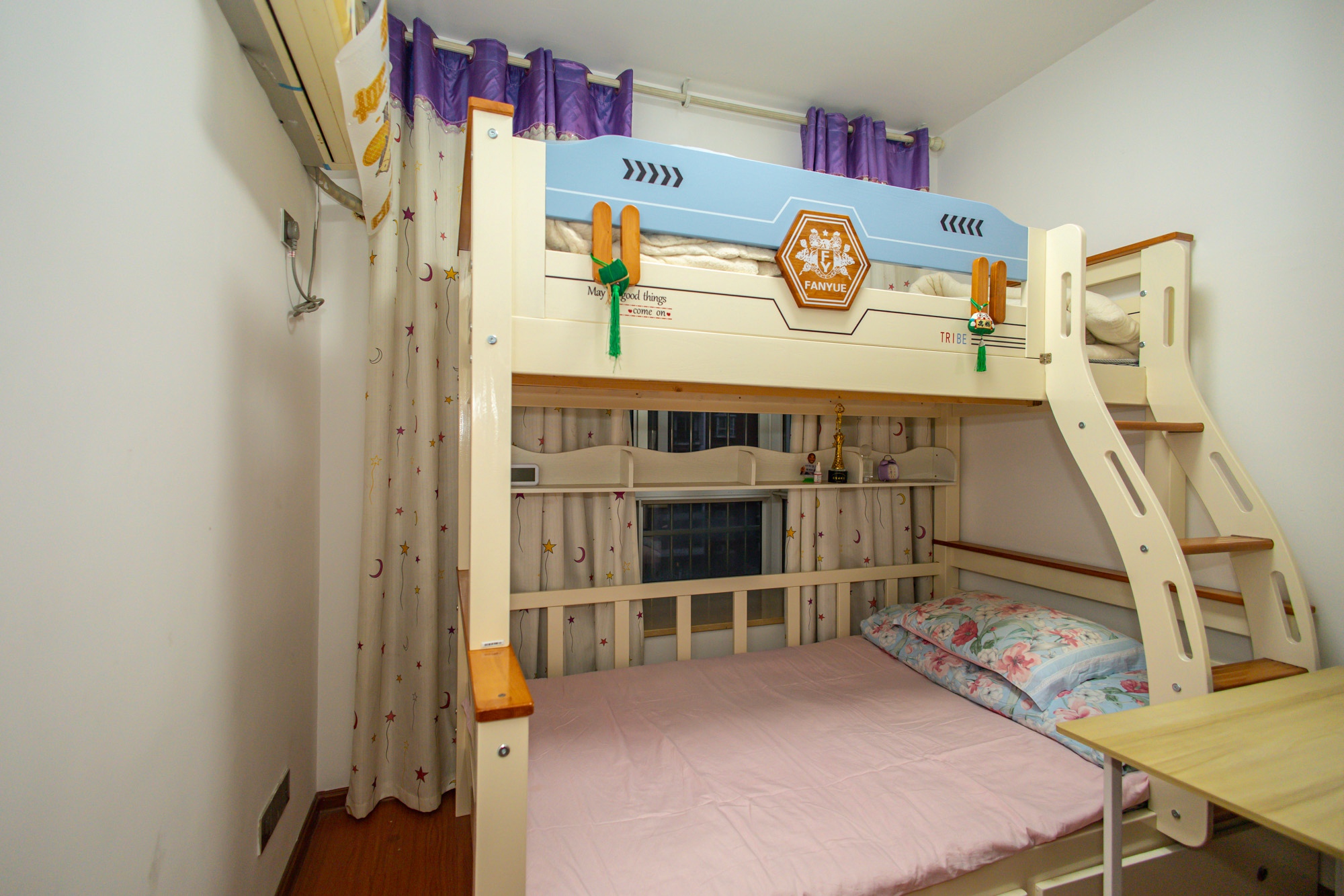 彩都公寓 3室2厅1卫 76.00万 彩都公寓 3室2厅1卫 76.00万卧室