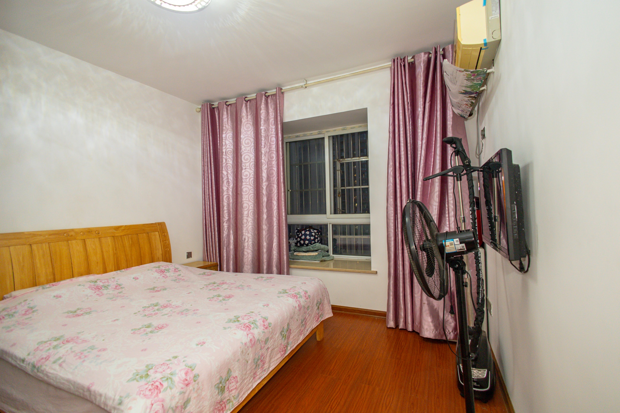 彩都公寓 3室2厅1卫 76.00万 彩都公寓 3室2厅1卫 76.00万卧室