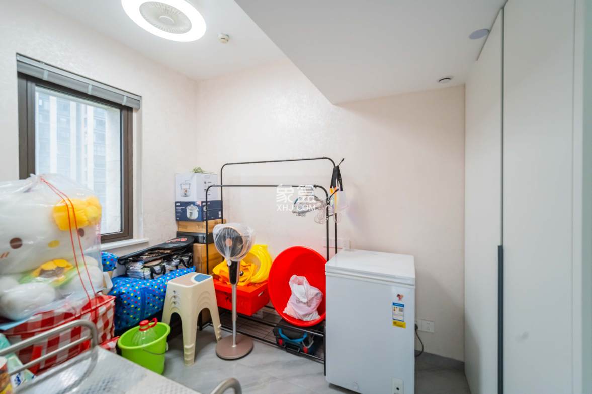 明昇壹城(明昇时代广场)二期  5室2厅2卫    358.0万 明昇壹城(明昇时代广场)二期  5室2厅2卫    358.0万卧室