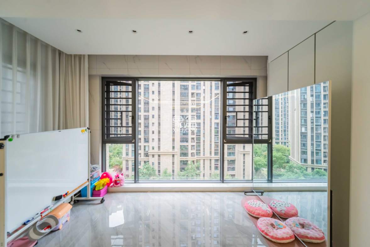 明昇壹城(明昇时代广场)二期  5室2厅2卫    358.0万 明昇壹城(明昇时代广场)二期  5室2厅2卫    358.0万阳台