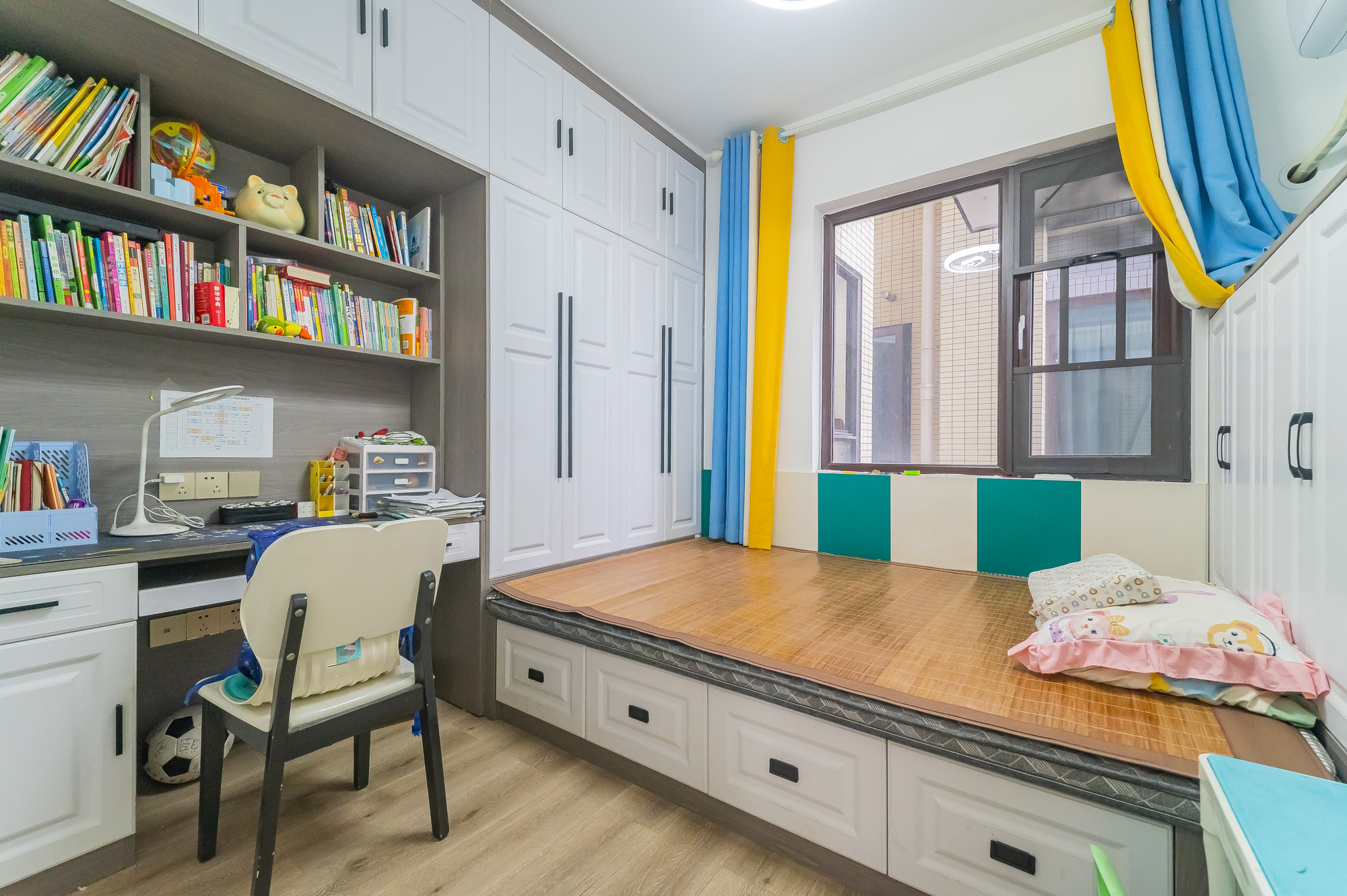 尚鑫海悦(新长海尚海城)  4室2厅2卫    98.8万 尚鑫海悦(新长海尚海城)  4室2厅2卫    98.8万卧室