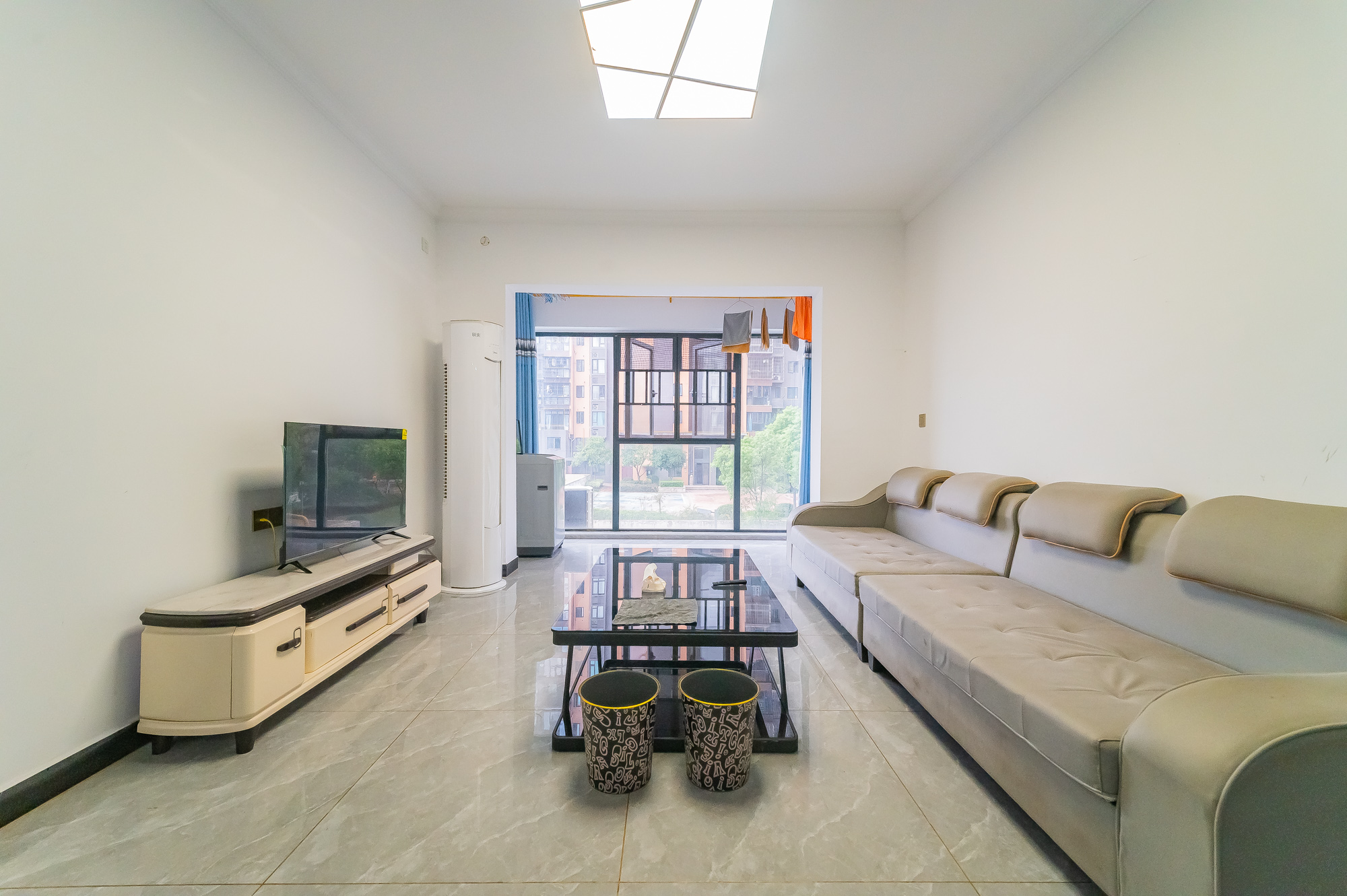 海伦春天 3室2厅1卫 70.8万 海伦春天 3室2厅1卫 70.8万客厅