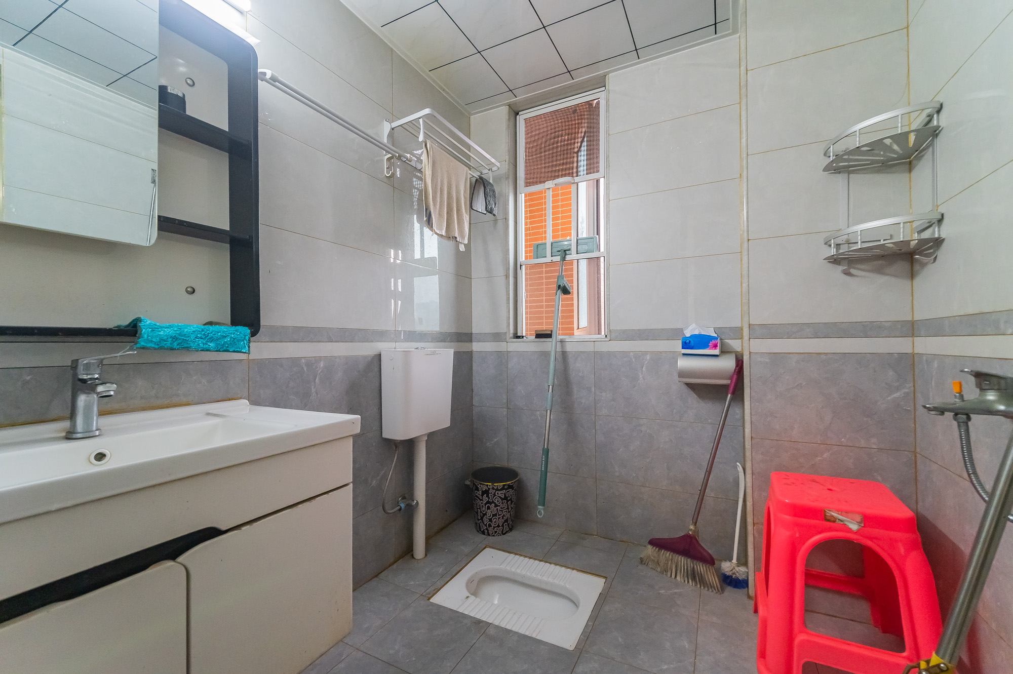 海伦春天 3室2厅1卫 70.8万 海伦春天 3室2厅1卫 70.8万卫生间