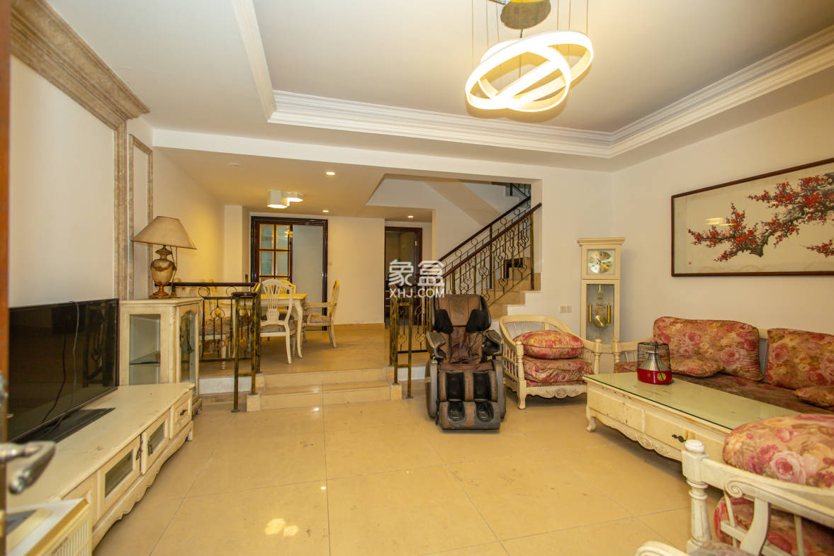 碧桂园威尼斯城 6室3厅2卫 316.0万 碧桂园威尼斯城 6室3厅2卫 316.0万客厅