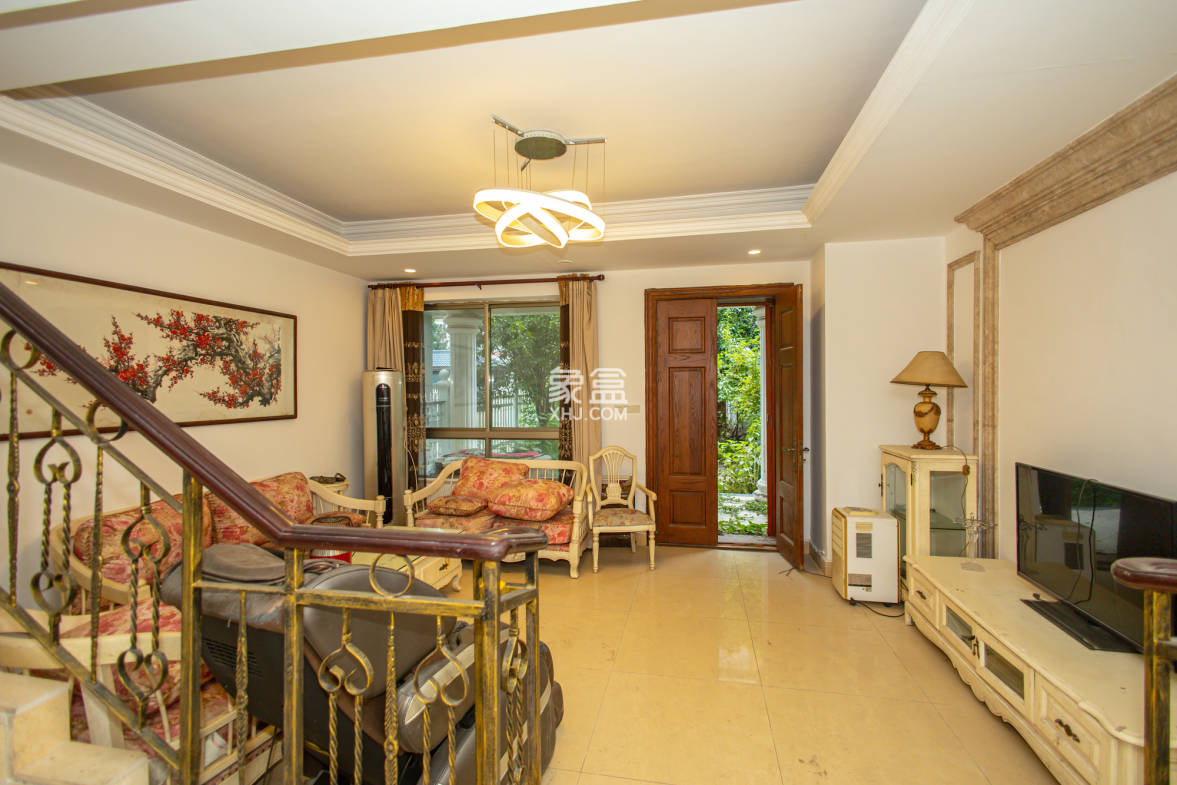 碧桂园威尼斯城 6室3厅2卫 316.0万 碧桂园威尼斯城 6室3厅2卫 316.0万客厅