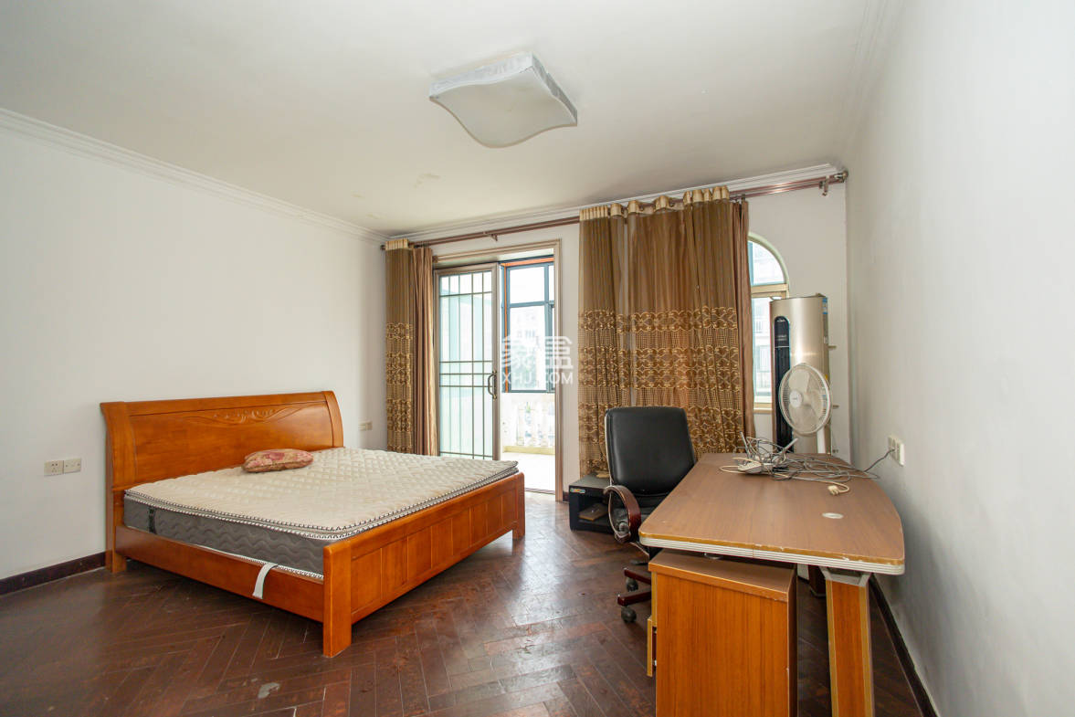 碧桂园威尼斯城 6室3厅2卫 316.0万 碧桂园威尼斯城 6室3厅2卫 316.0万卧室