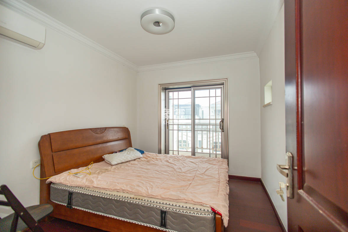 碧桂园威尼斯城 6室3厅2卫 316.0万 碧桂园威尼斯城 6室3厅2卫 316.0万卧室