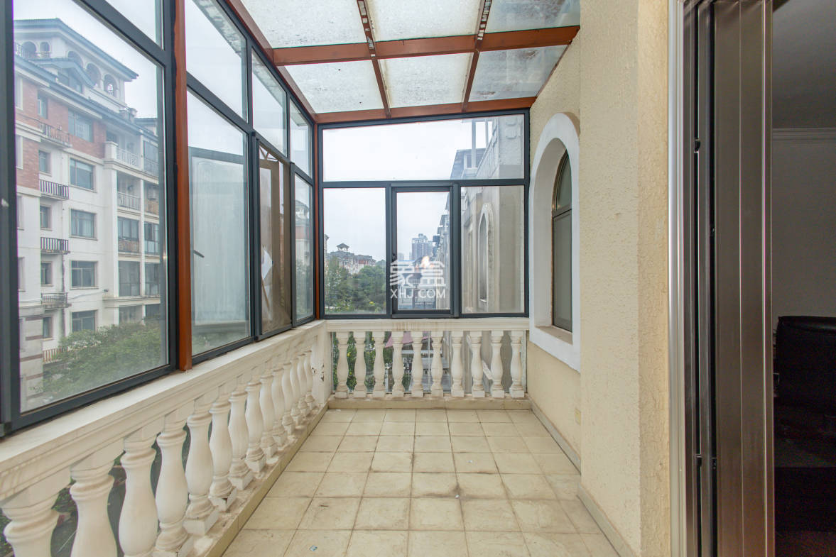 碧桂园威尼斯城 6室3厅2卫 316.0万 碧桂园威尼斯城 6室3厅2卫 316.0万阳台