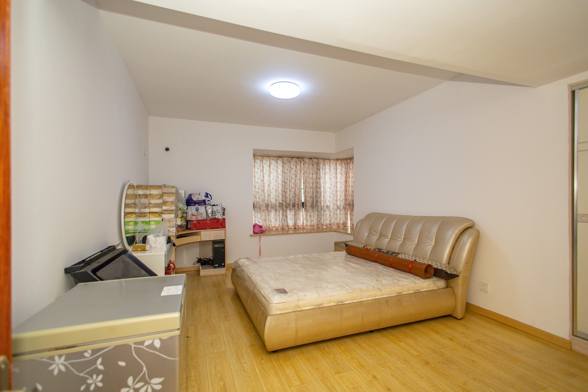 尚都花园城  4室2厅2卫    115.0万 尚都花园城  4室2厅2卫    115.0万卧室