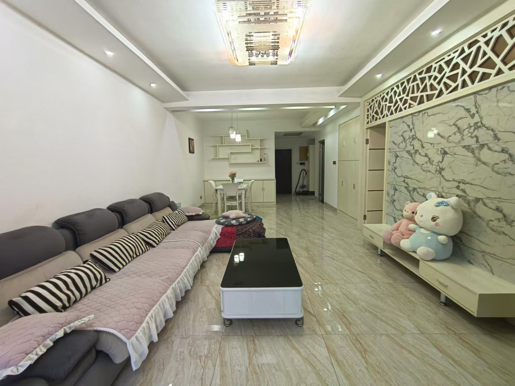 庐山春天二期曼城 2室2厅1卫 52.0万 庐山春天二期曼城 2室2厅1卫 52.0万室内图