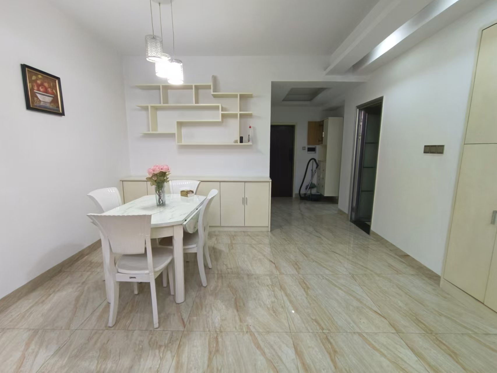 庐山春天二期曼城 2室2厅1卫 52.0万 庐山春天二期曼城 2室2厅1卫 52.0万室内图