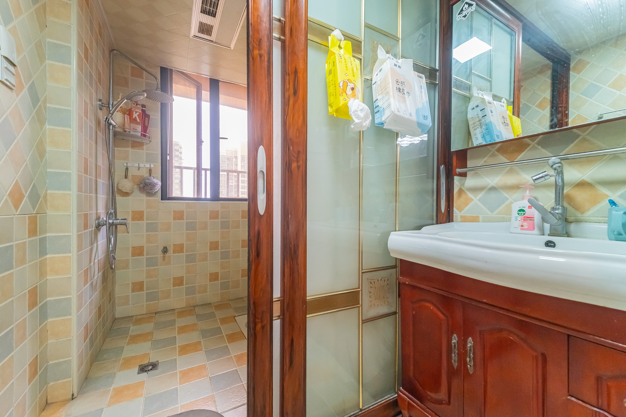 深业睿城 4室2厅1卫 115.0万 深业睿城 4室2厅1卫 115.0万卫生间