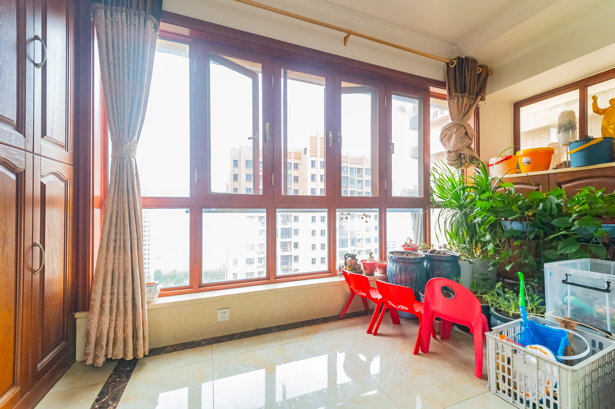 深业睿城 4室2厅1卫 115.0万 深业睿城 4室2厅1卫 115.0万阳台