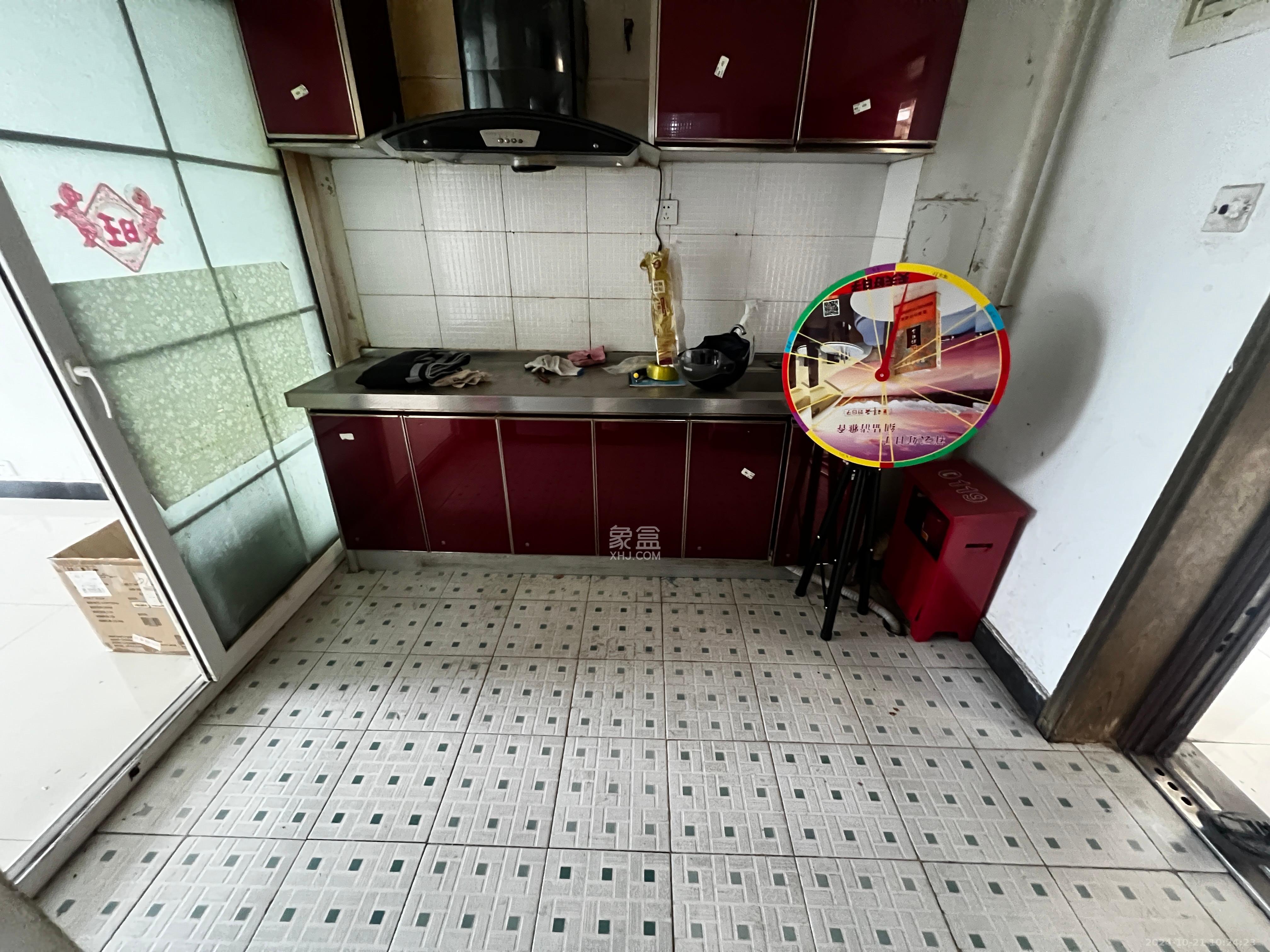 泰时三湘金地  1室1厅1卫   1300.00元/月室内图1