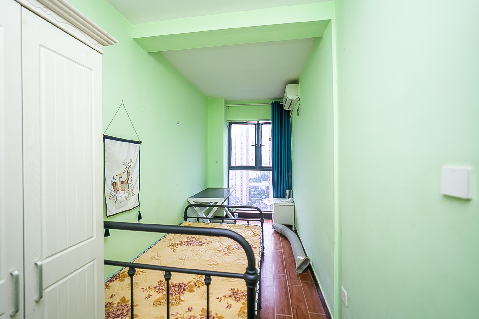 天鸿天府(天鸿中央大院)  2室1厅1卫    45.8万 天鸿天府(天鸿中央大院)  2室1厅1卫    45.8万卧室