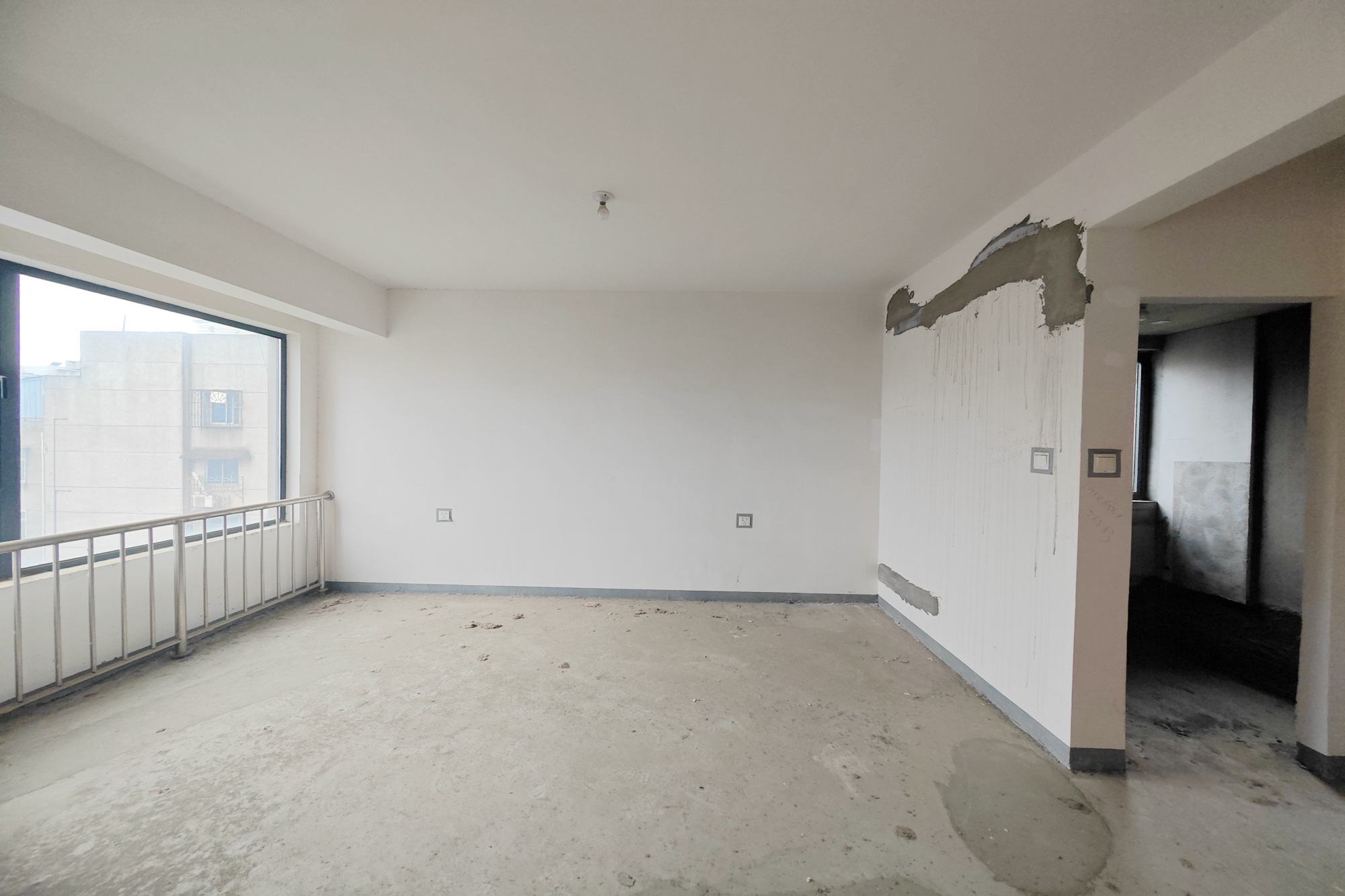 建发中央悦府  4室2厅2卫   185.00万卧室