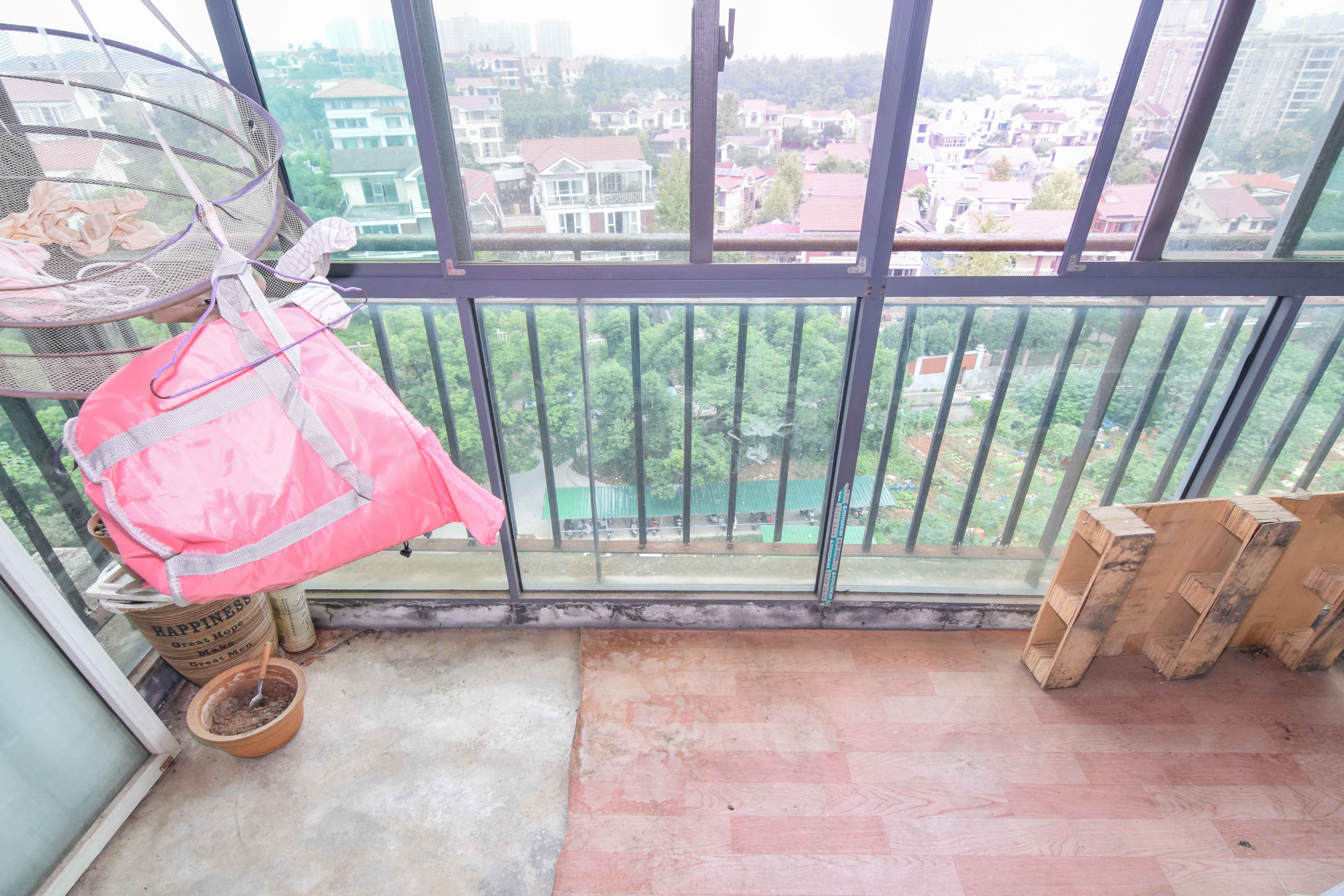 普瑞斯堡 3室2厅2卫 46.0万 普瑞斯堡 3室2厅2卫 46.0万阳台