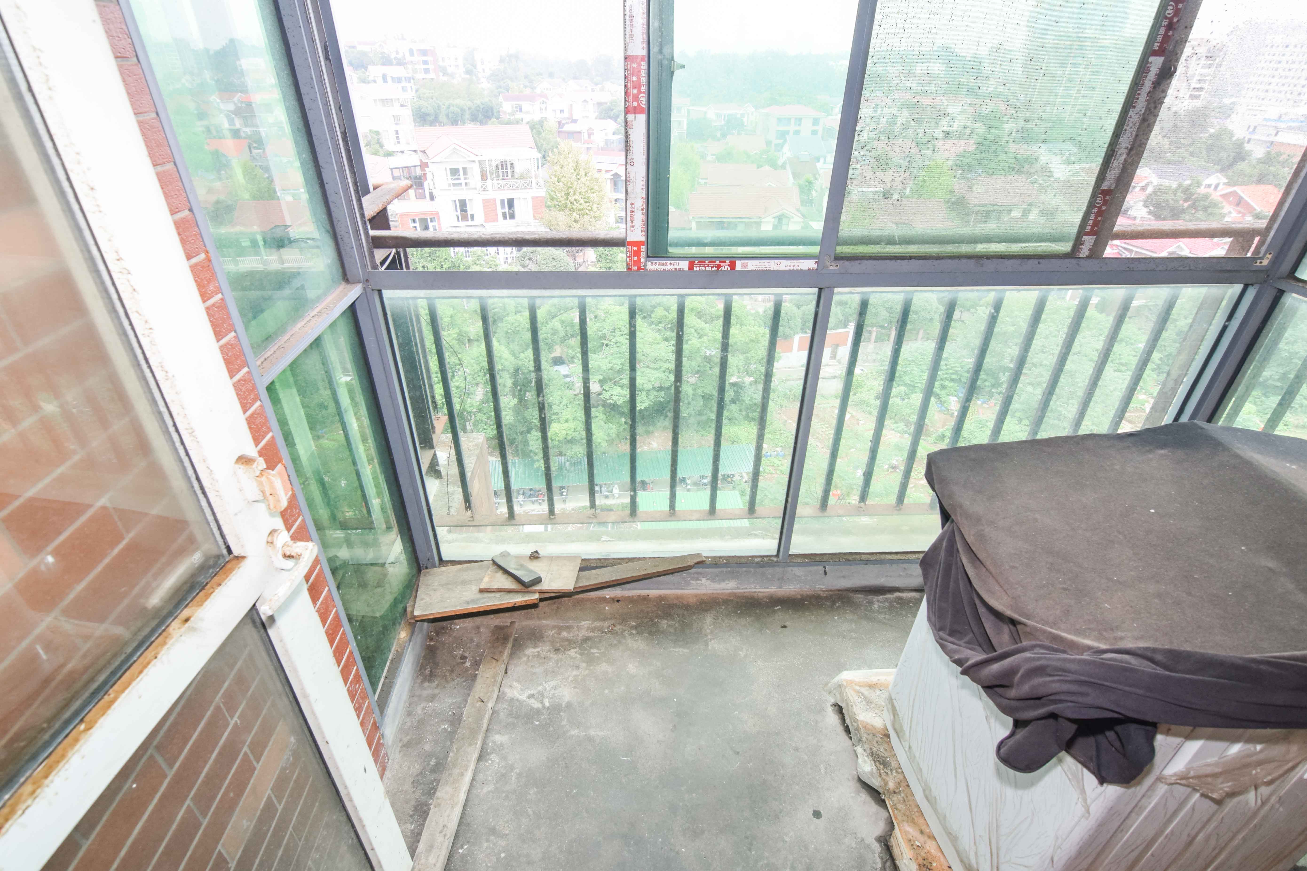 普瑞斯堡 3室2厅2卫 46.0万 普瑞斯堡 3室2厅2卫 46.0万阳台