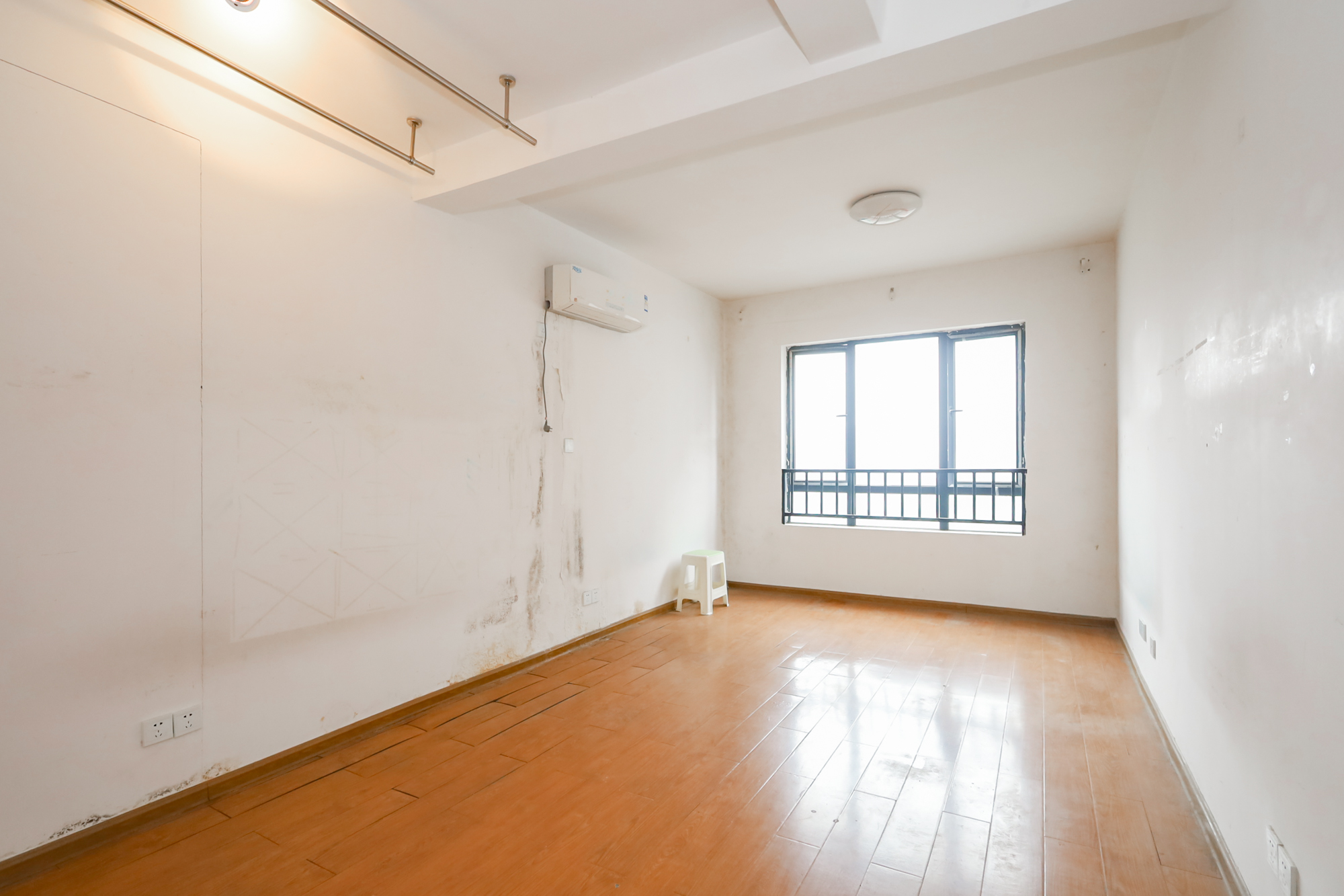 奥克斯广场 3室2厅1卫 76.0万 奥克斯广场 3室2厅1卫 76.0万卧室