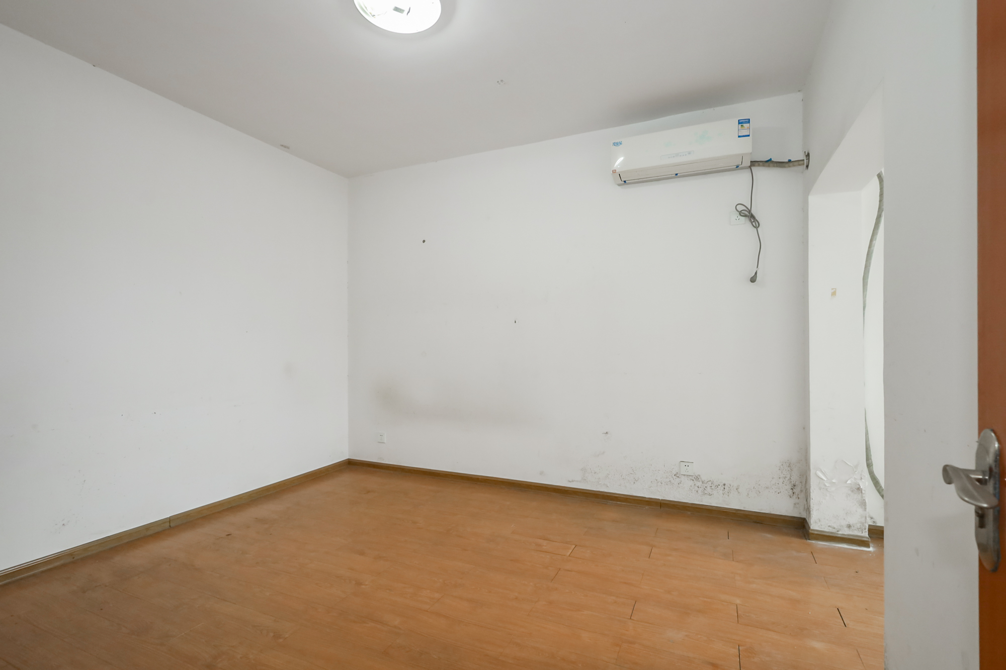 奥克斯广场 3室2厅1卫 76.0万 奥克斯广场 3室2厅1卫 76.0万卧室