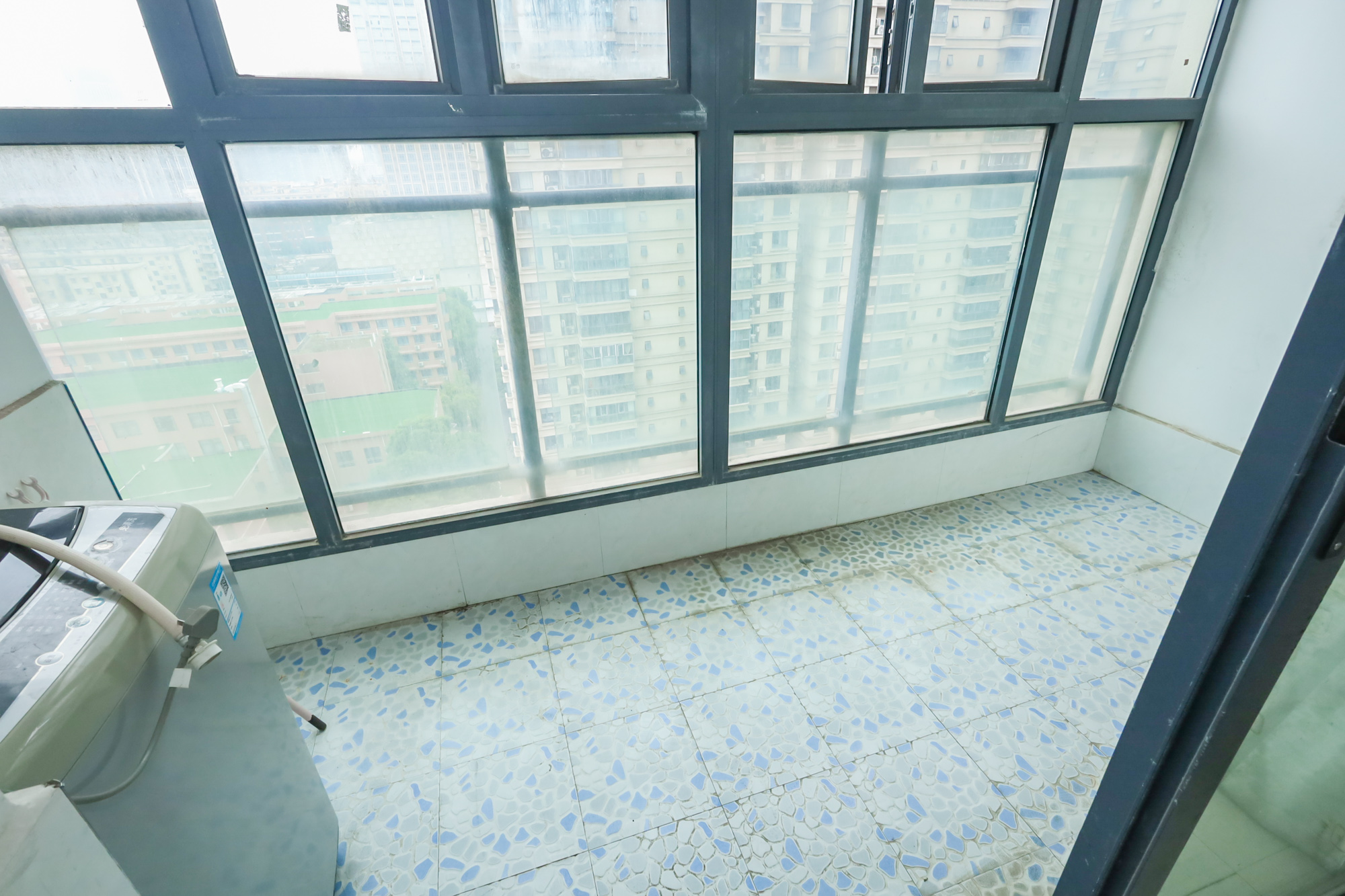 奥克斯广场 3室2厅1卫 76.0万 奥克斯广场 3室2厅1卫 76.0万阳台