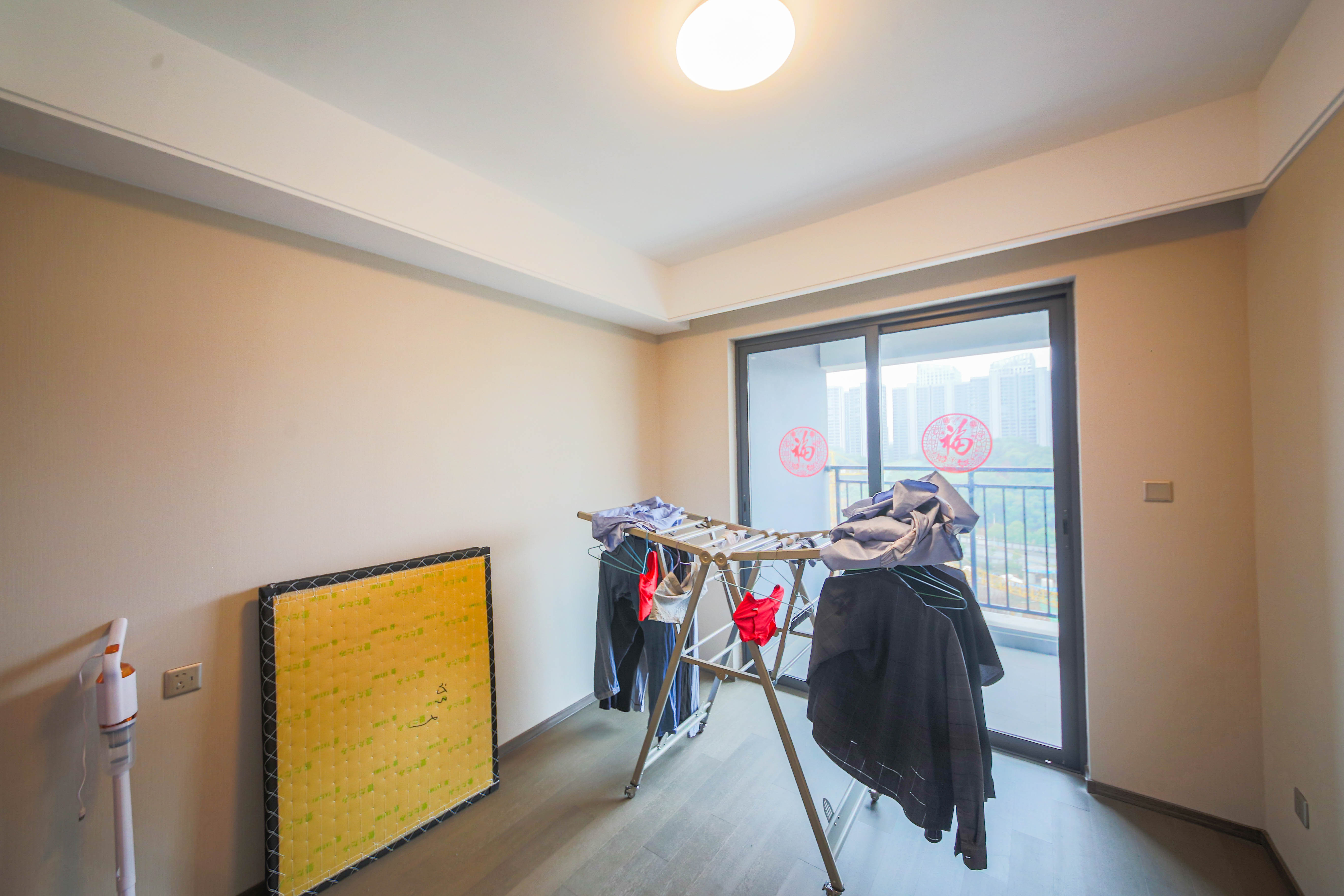 龙湖春江天曜一期 3室2厅2卫 188.0万 龙湖春江天曜一期 3室2厅2卫 188.0万卧室