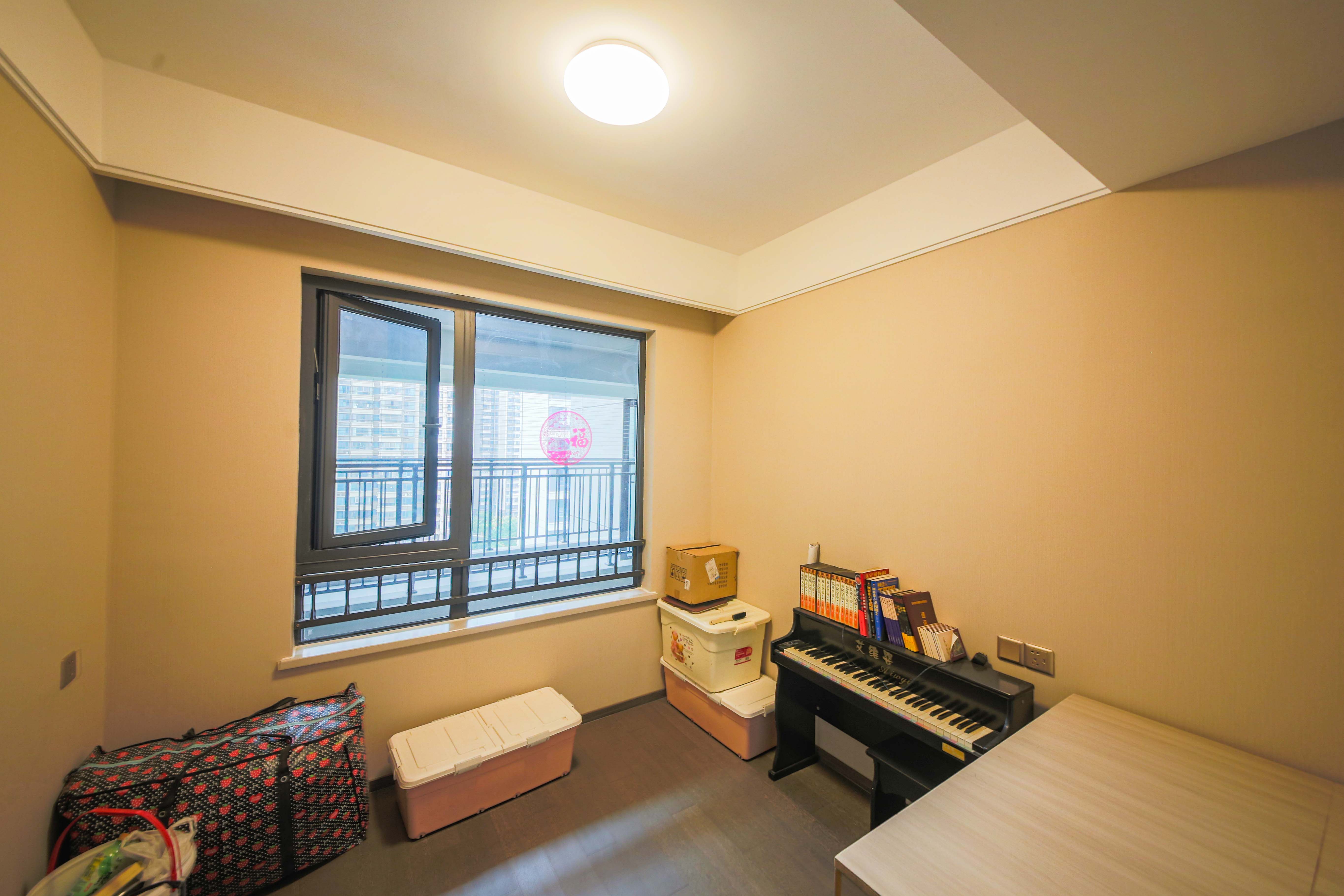 龙湖春江天曜一期 3室2厅2卫 188.0万 龙湖春江天曜一期 3室2厅2卫 188.0万卧室