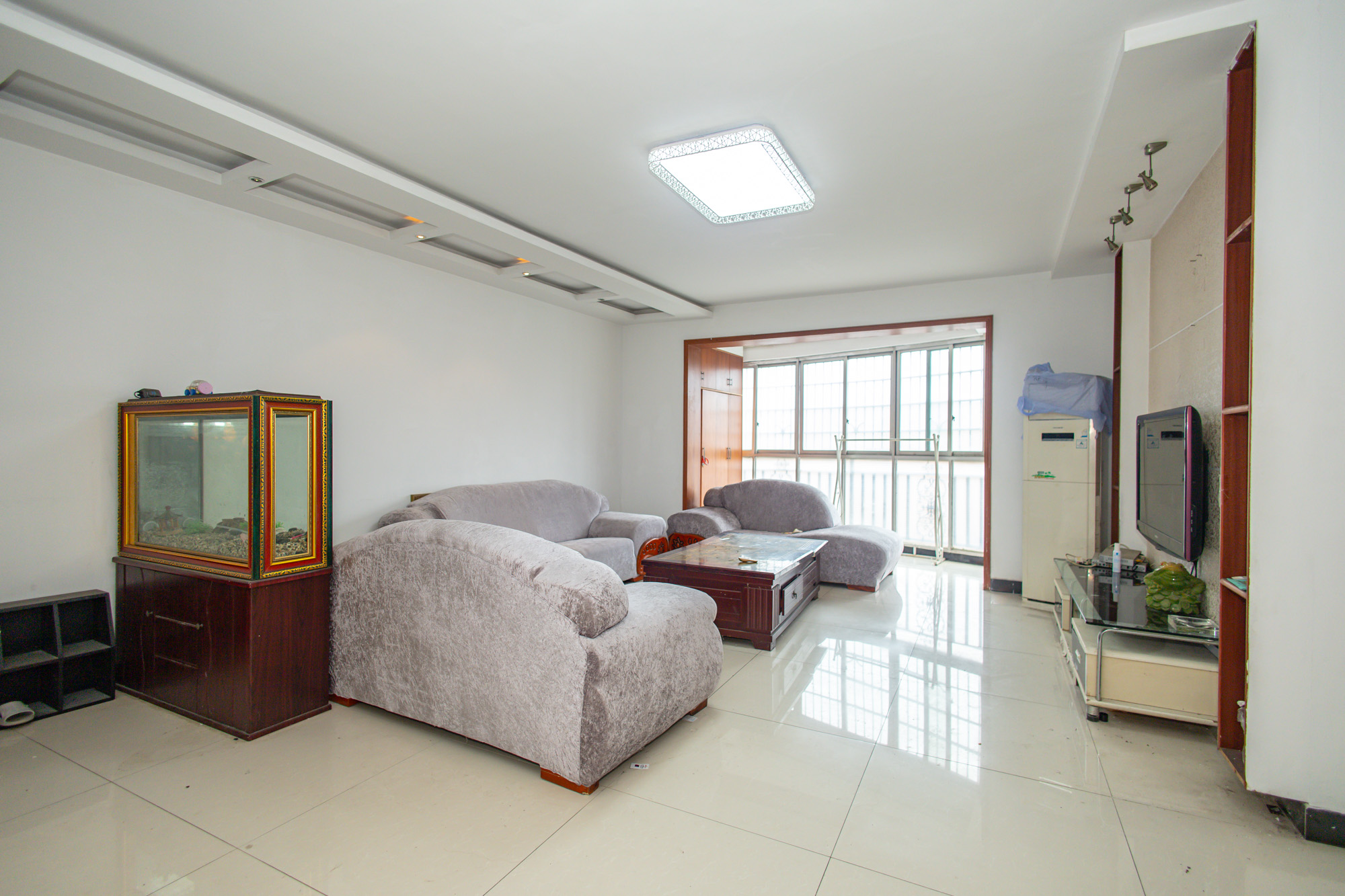 湘绣城  3室2厅2卫    85.0万 湘绣城  3室2厅2卫    85.0万客厅