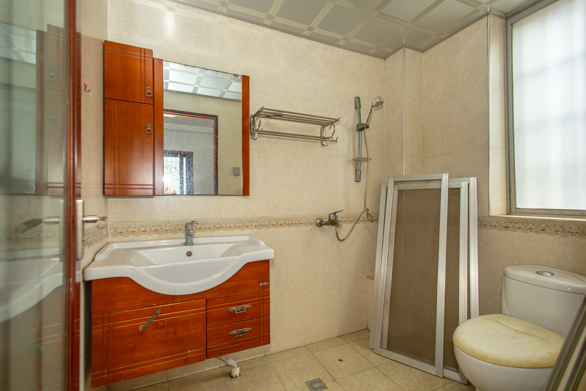 湘绣城  3室2厅2卫    85.0万 湘绣城  3室2厅2卫    85.0万卫生间