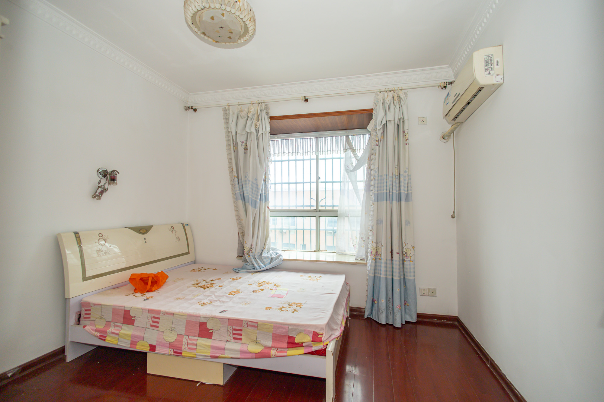 湘绣城  3室2厅2卫    85.0万 湘绣城  3室2厅2卫    85.0万卧室