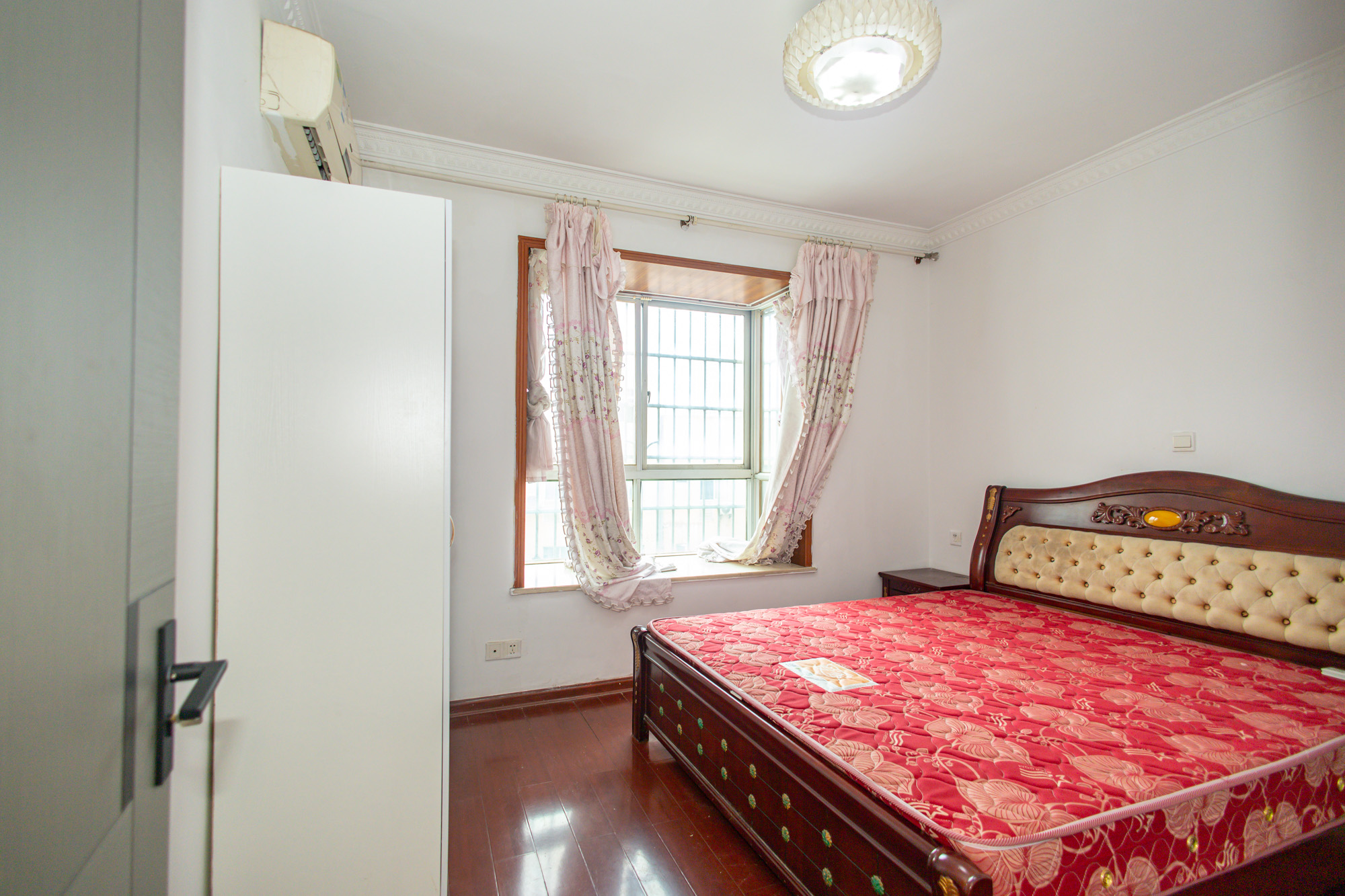 湘绣城  3室2厅2卫    85.0万 湘绣城  3室2厅2卫    85.0万卧室