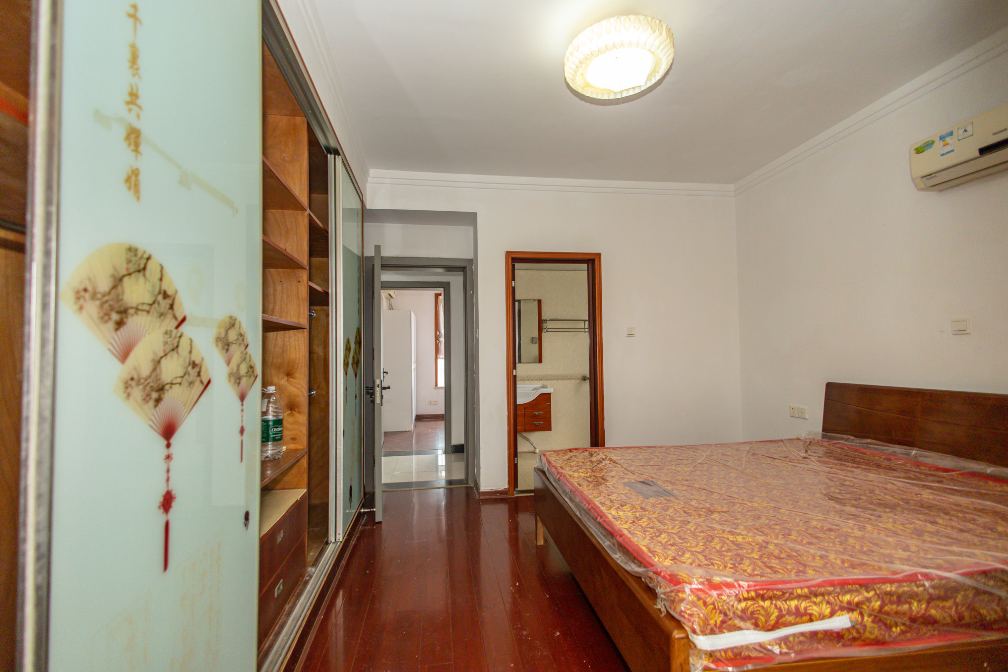 湘绣城  3室2厅2卫    85.0万 湘绣城  3室2厅2卫    85.0万卧室