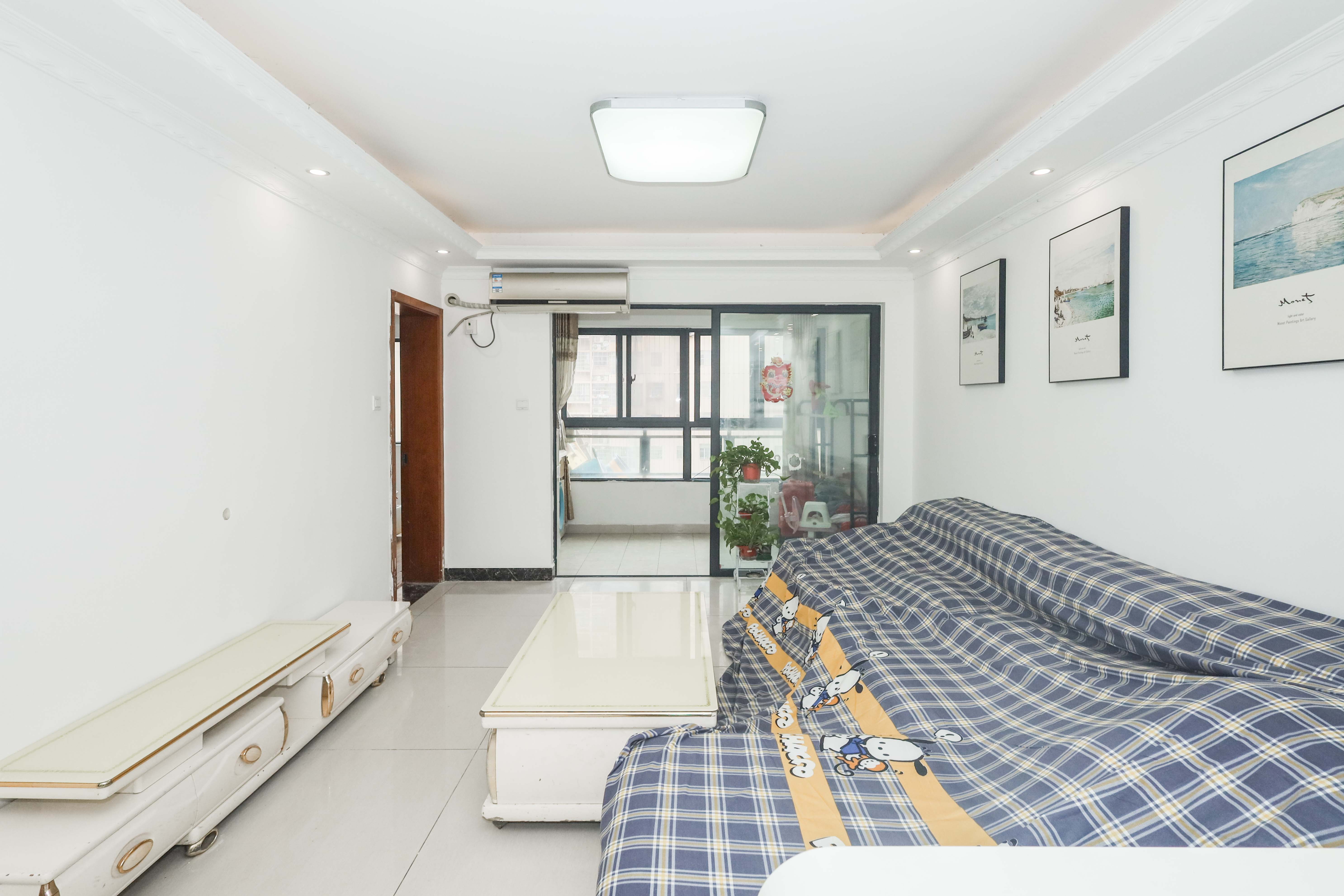 好莱城(弘德西街) 3室2厅1卫 82.0万 好莱城(弘德西街) 3室2厅1卫 82.0万客厅