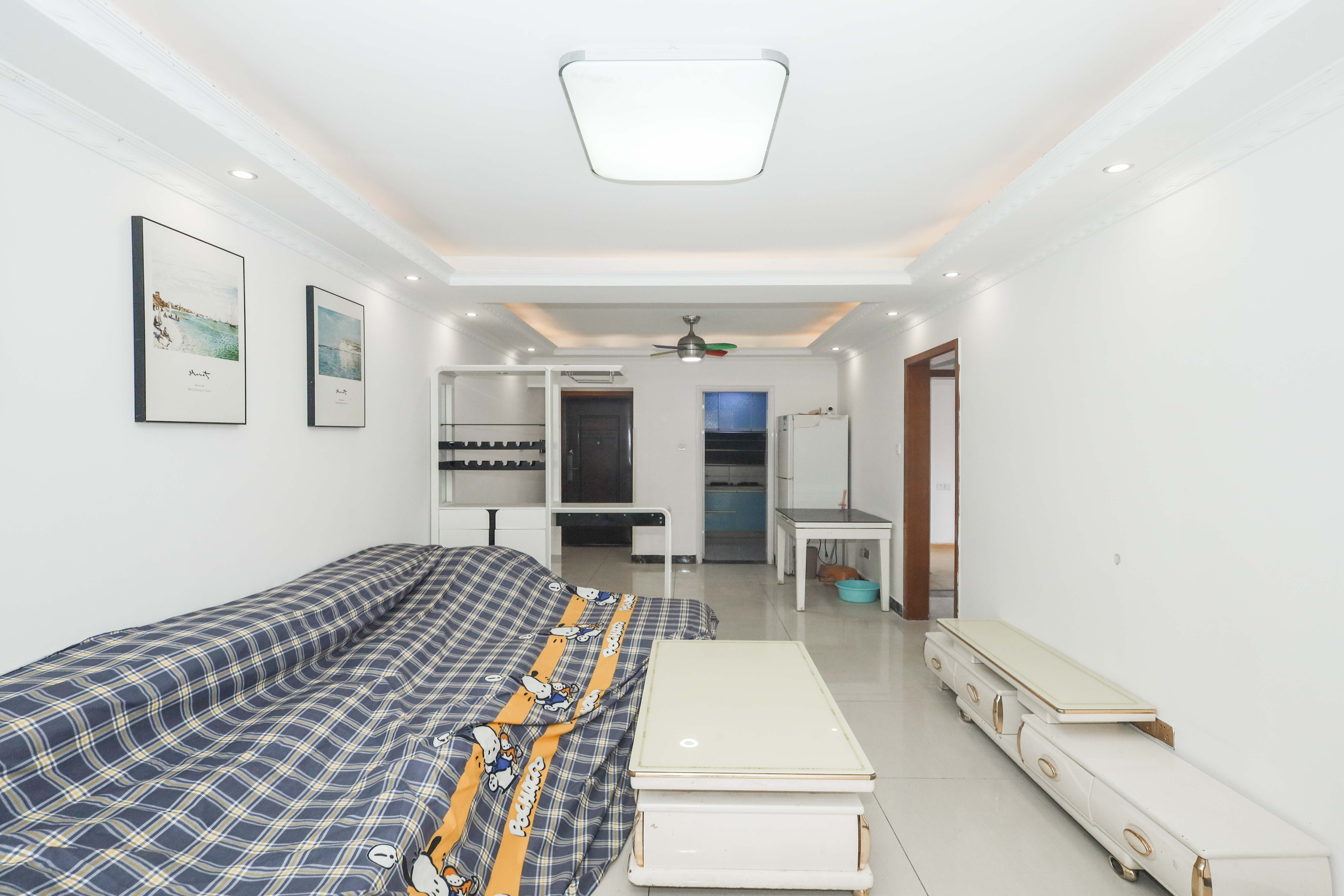 好莱城(弘德西街) 3室2厅1卫 82.0万 好莱城(弘德西街) 3室2厅1卫 82.0万客厅