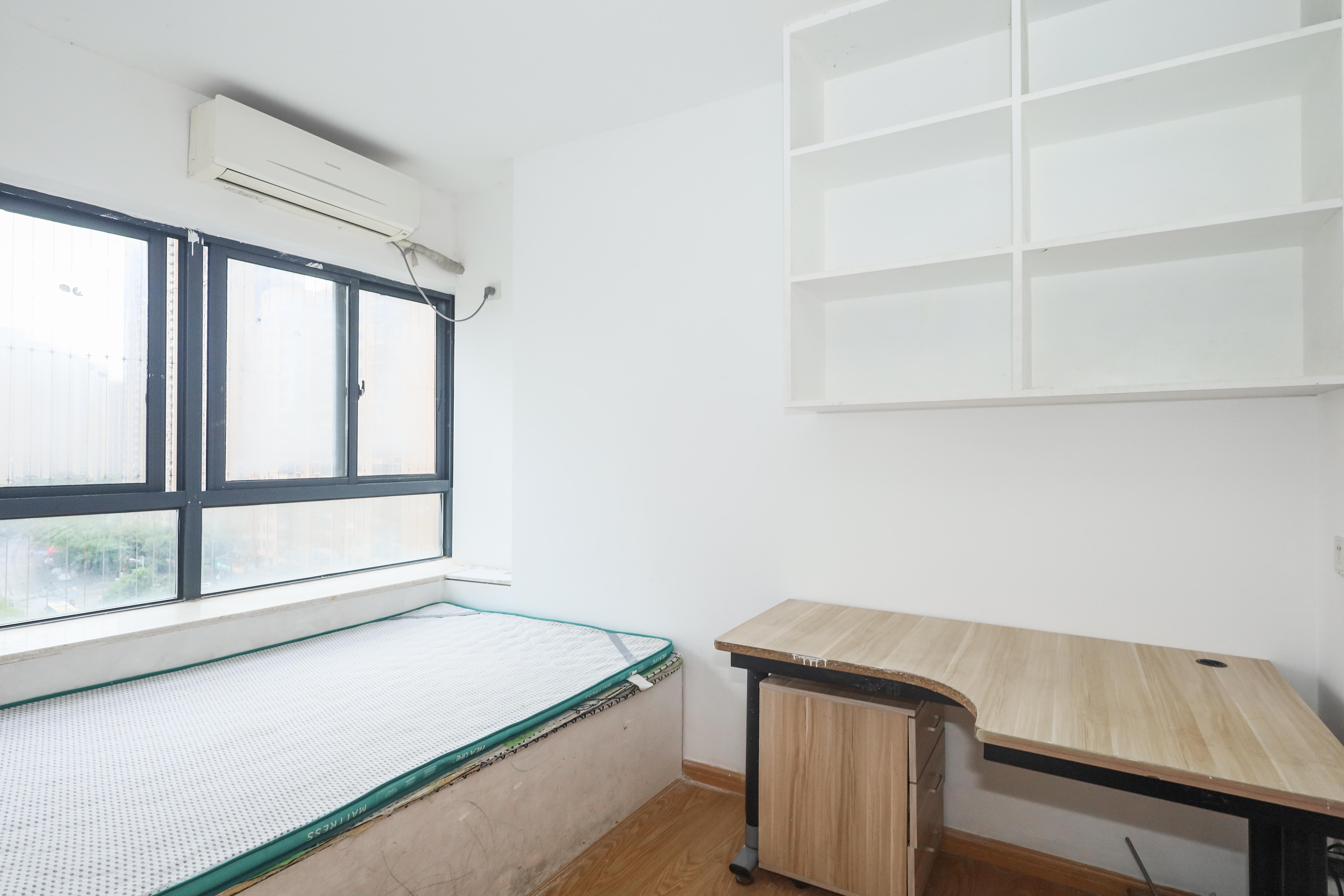 好莱城(弘德西街) 3室2厅1卫 82.0万 好莱城(弘德西街) 3室2厅1卫 82.0万卧室