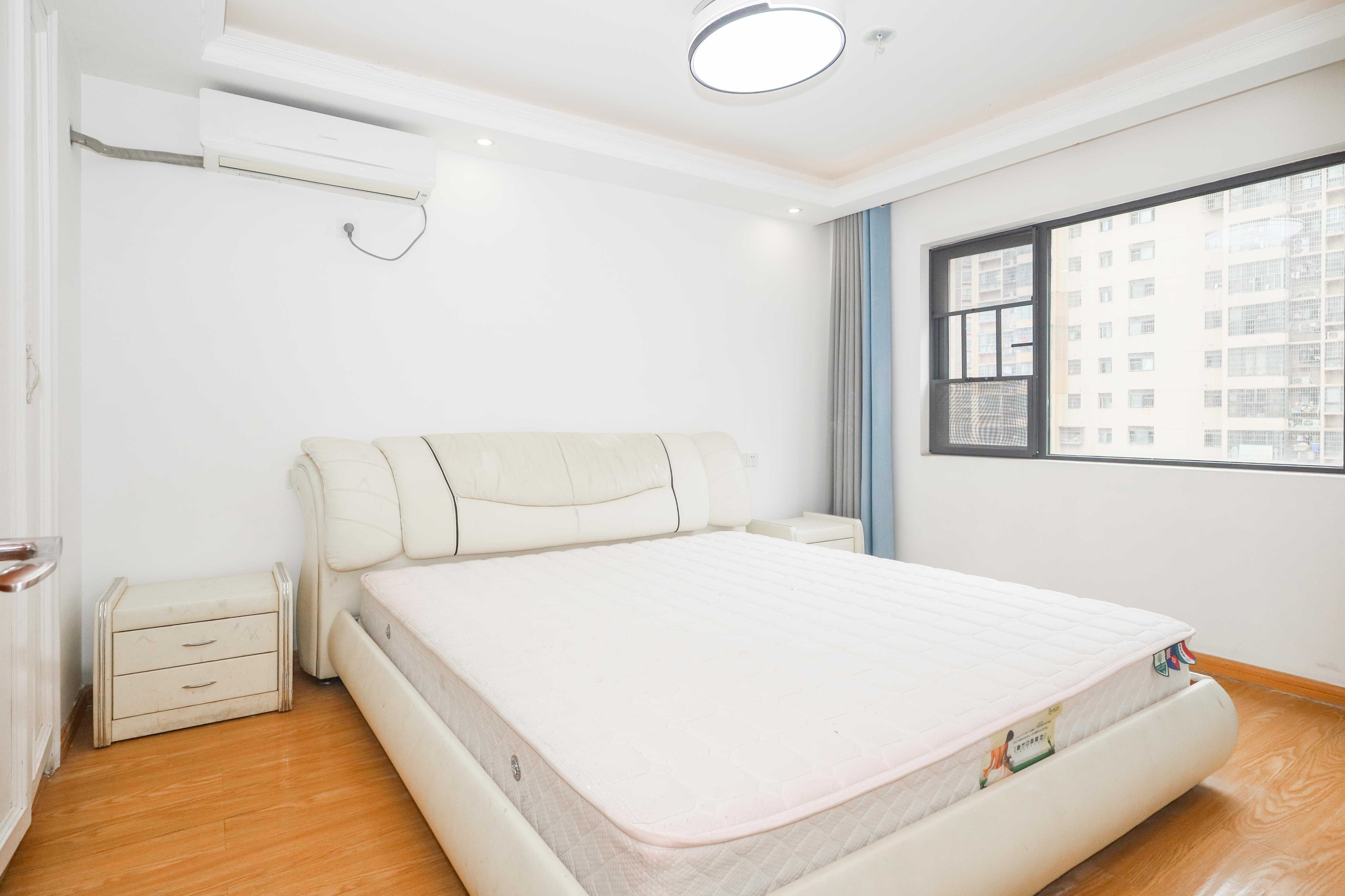 好莱城(弘德西街) 3室2厅1卫 82.0万 好莱城(弘德西街) 3室2厅1卫 82.0万卧室