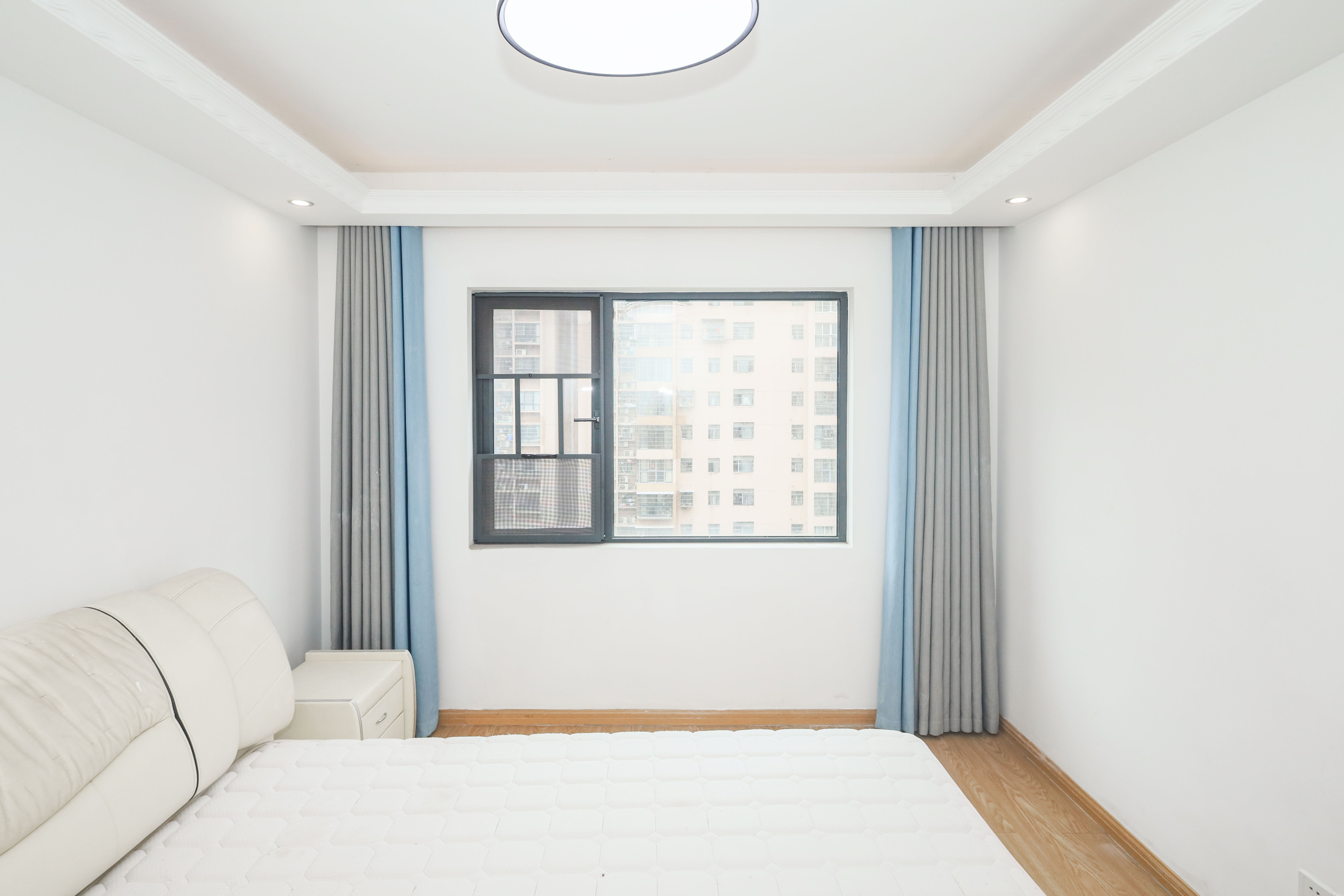 好莱城(弘德西街) 3室2厅1卫 82.0万 好莱城(弘德西街) 3室2厅1卫 82.0万卧室